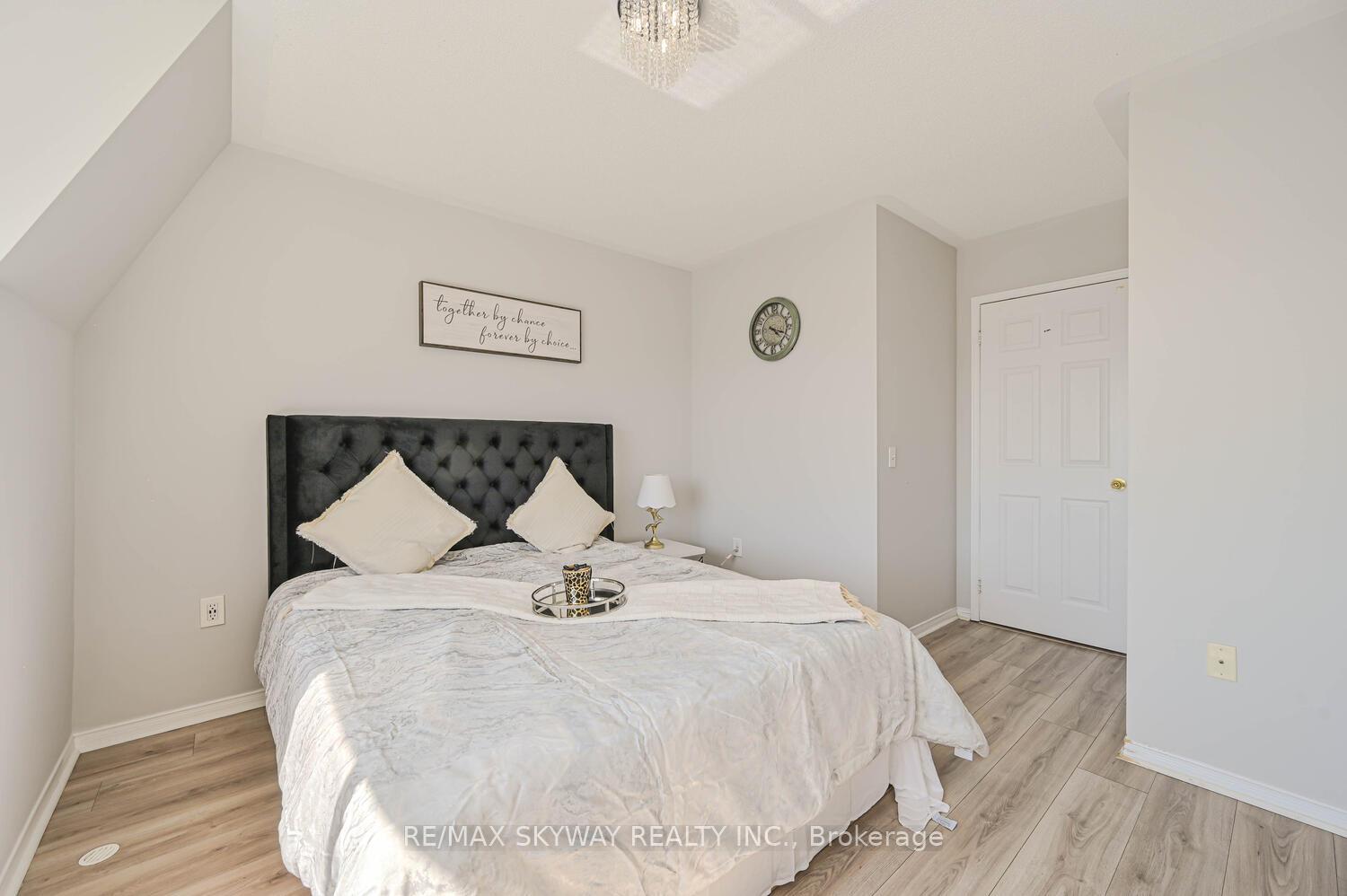 3 Bedrooms Condo at 50 Strathaven,  Mississauga For sale