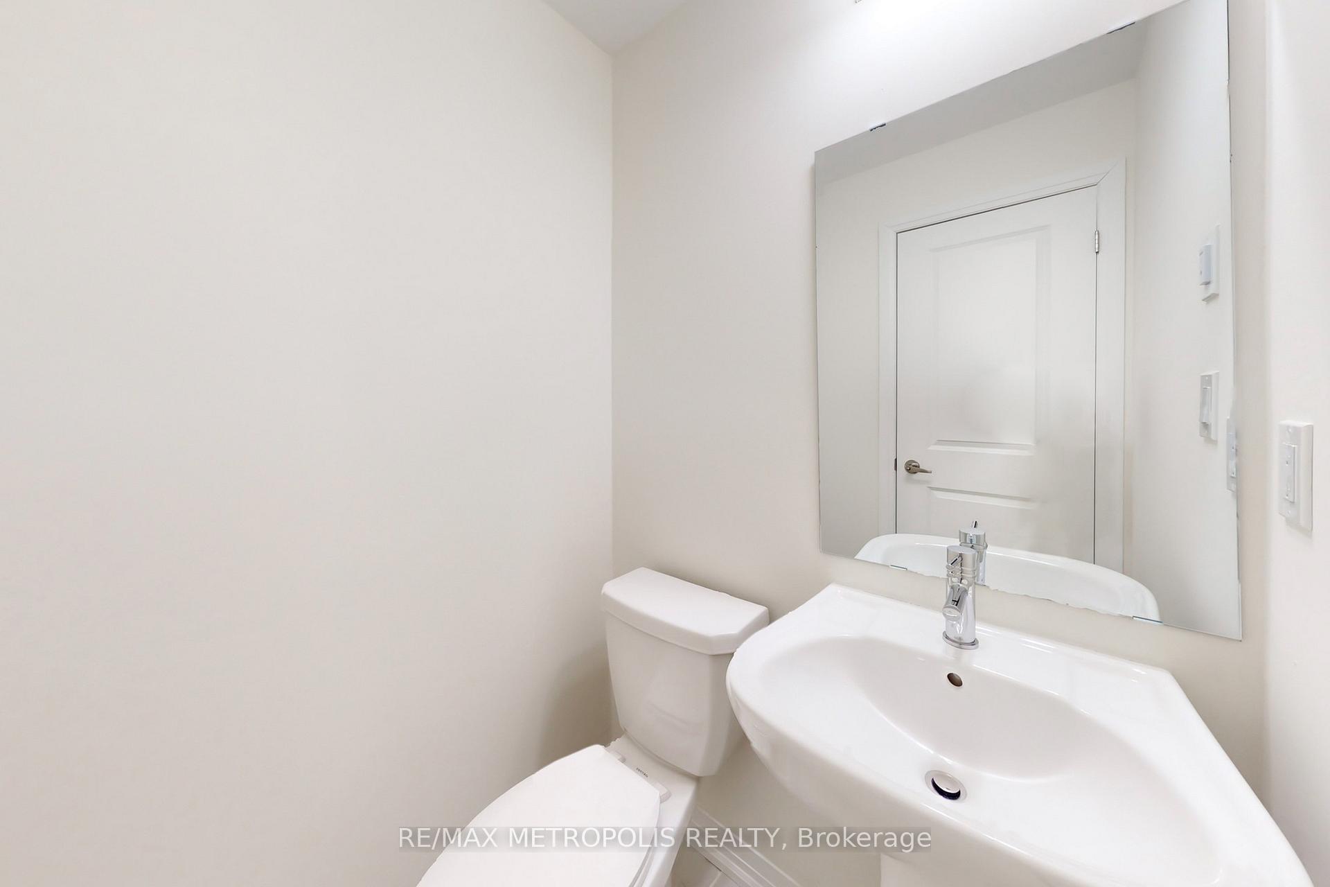 3 Bedrooms Condo at 35 Priya, Toronto For sale