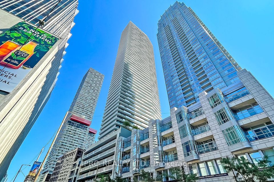 2221 Yonge