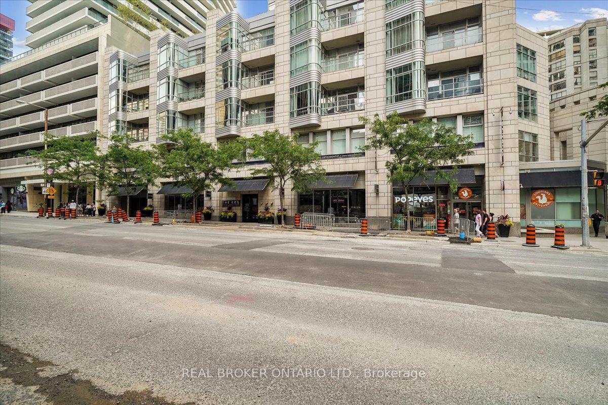 3 Bedrooms Condo at 191 Duplex, Toronto For sale