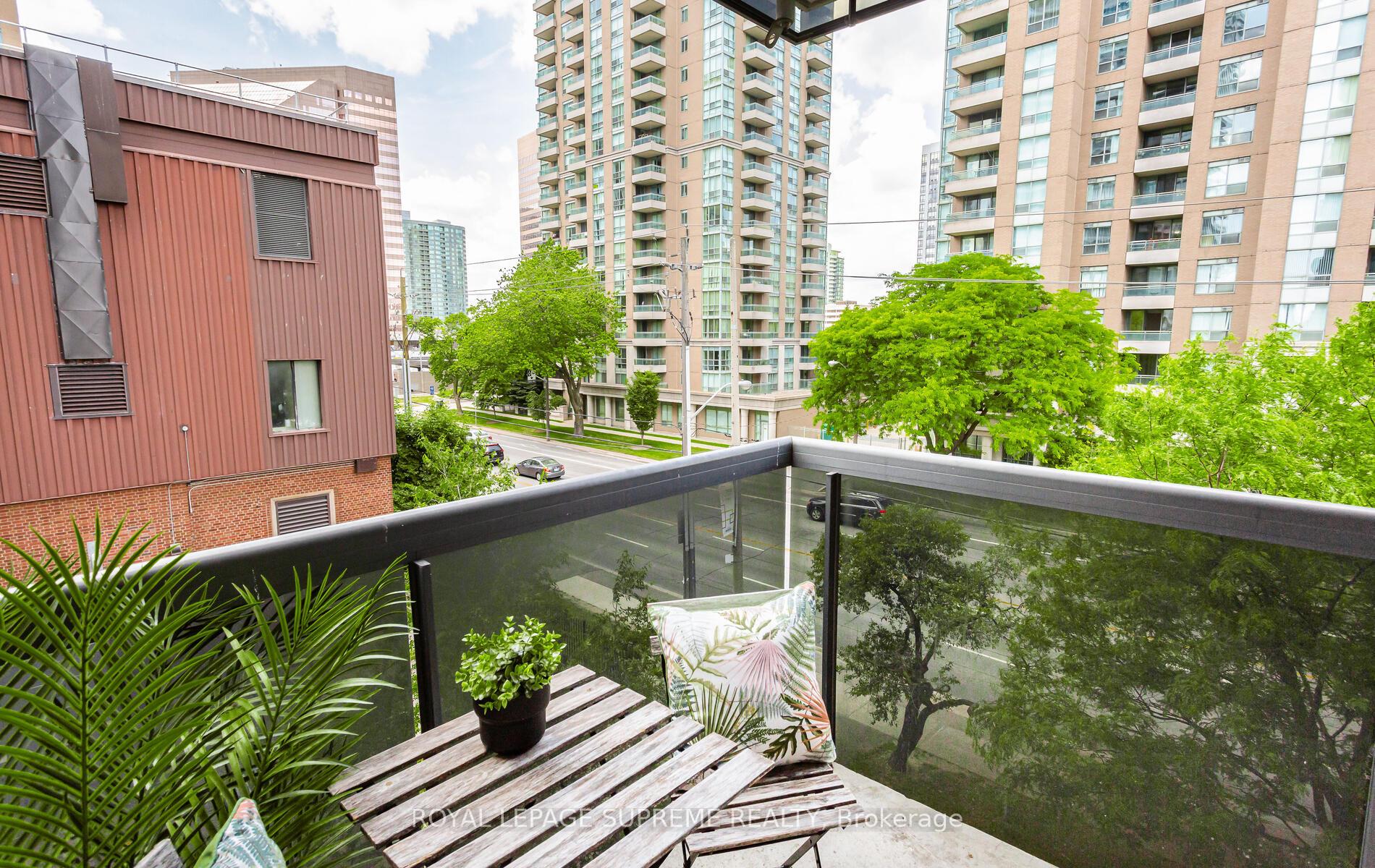 2 Bedrooms Condo at 35 Finch, Toronto For sale