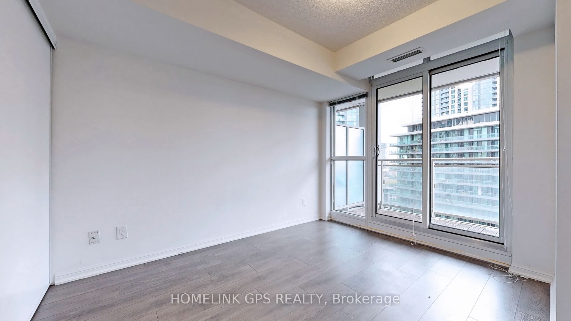 35 Bastion Street, #1814