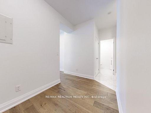 2 Bedrooms Condo at 225 Webb, Mississauga For sale