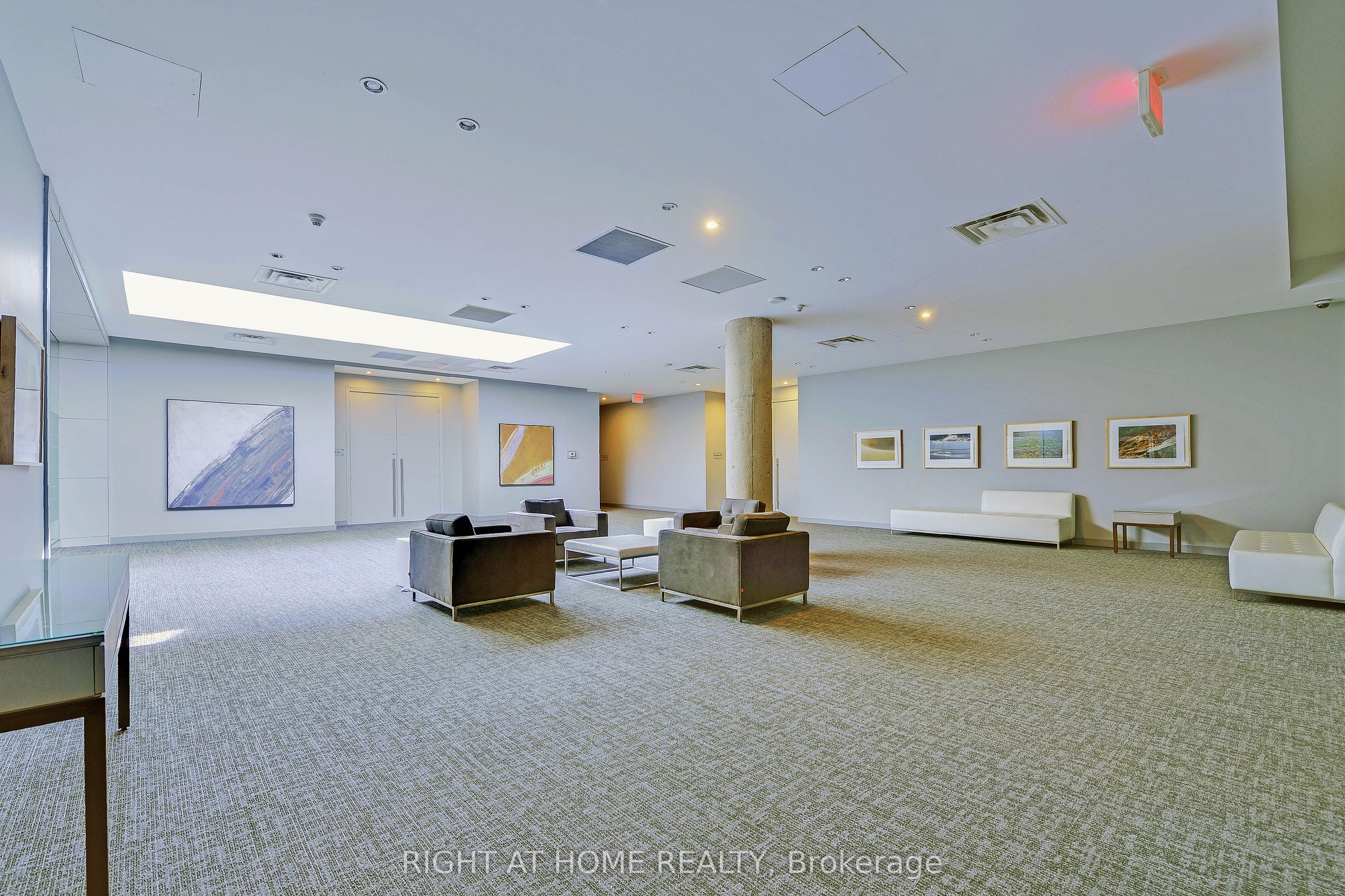 637 Lake Shore Boulevard W, #1020