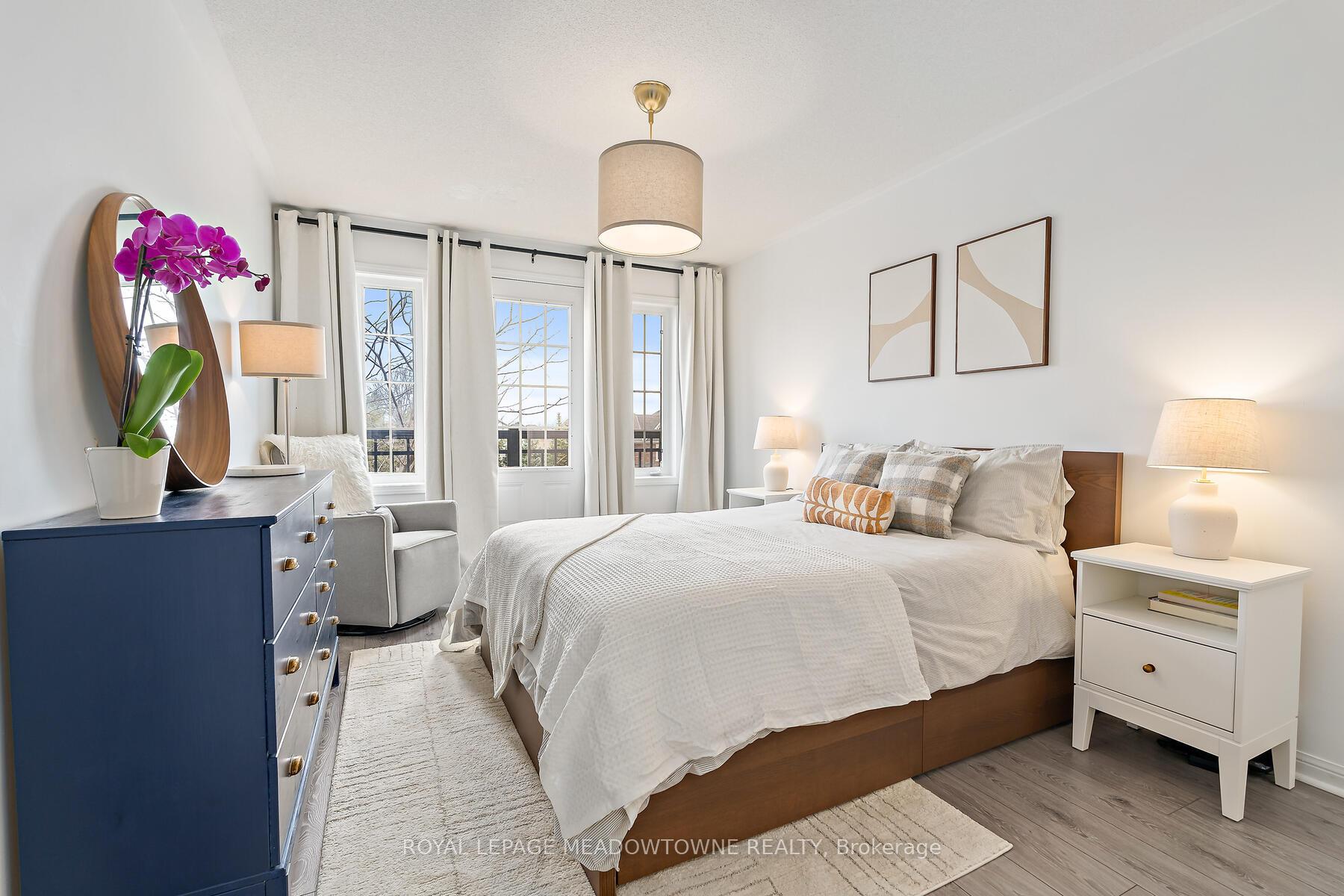 2 Bedrooms Condo at 2614 Dashwood, Oakville For sale
