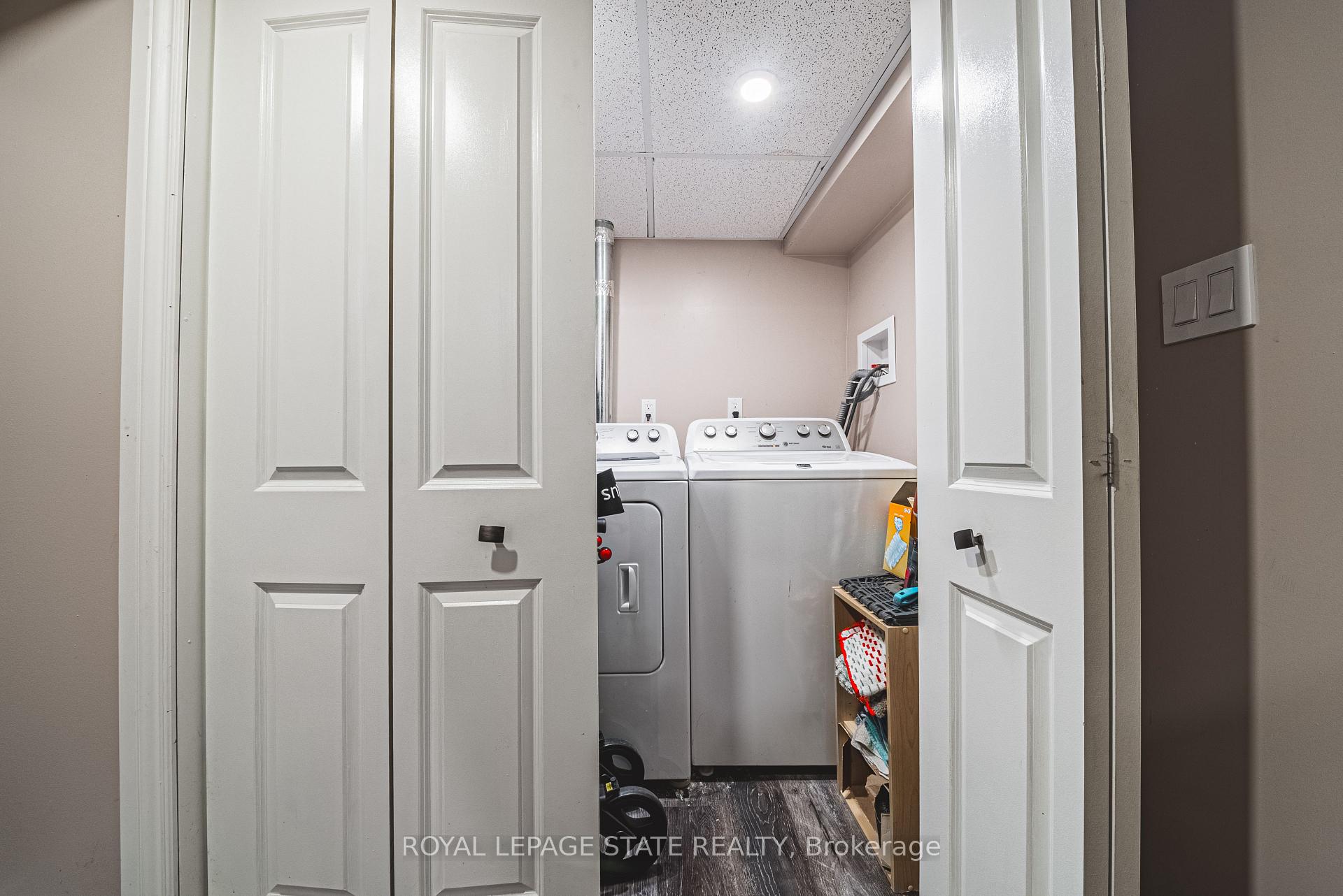 3 Bedrooms Condo at 100 Quigley, Hamilton For sale