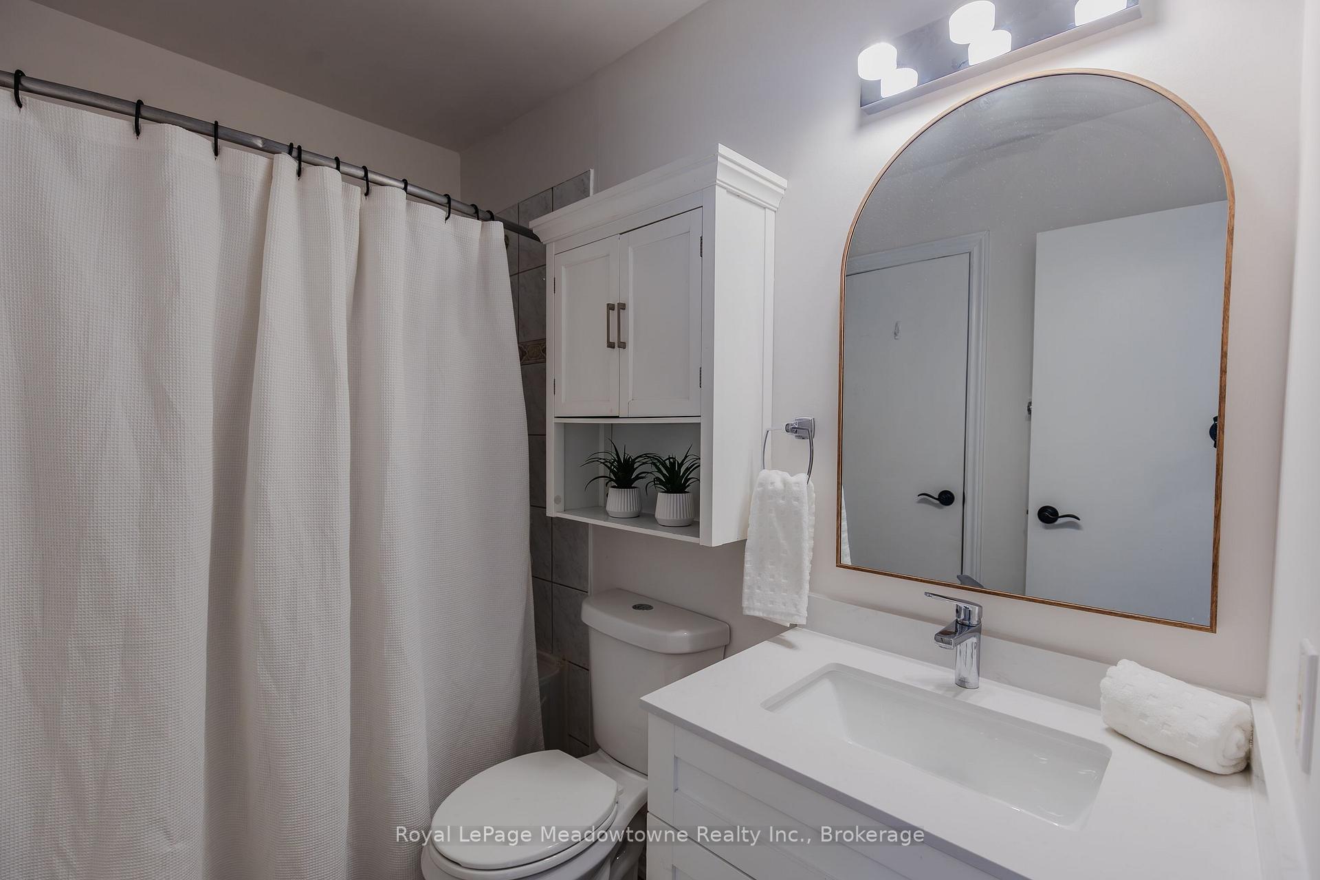 3 Bedrooms Condo at 6240 Montevideo, Mississauga For sale