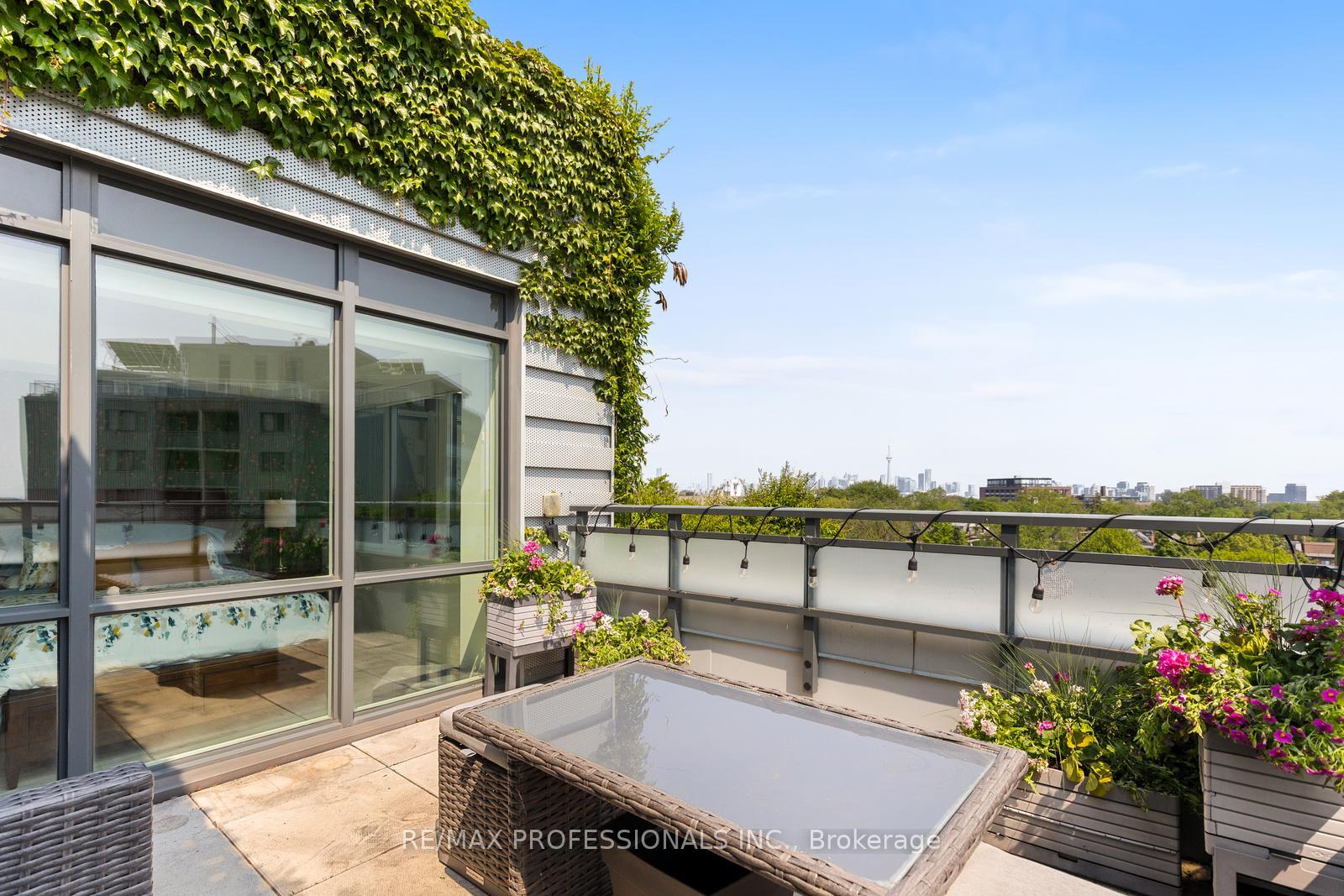 2 Bedrooms Condo at 38 Howard, Toronto For sale
