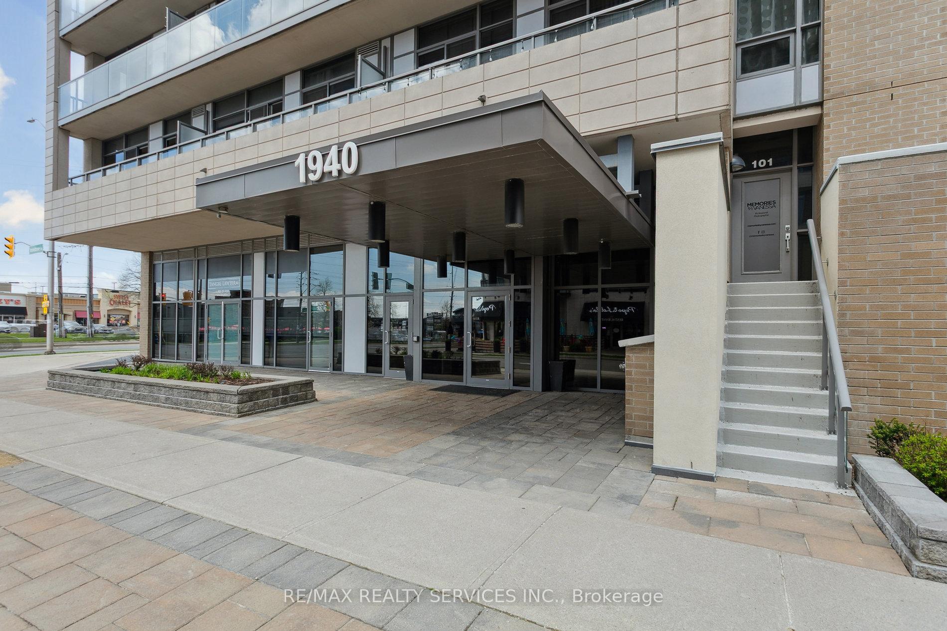 2 Bedrooms Condo at 1940 Ironstone, Burlington For sale