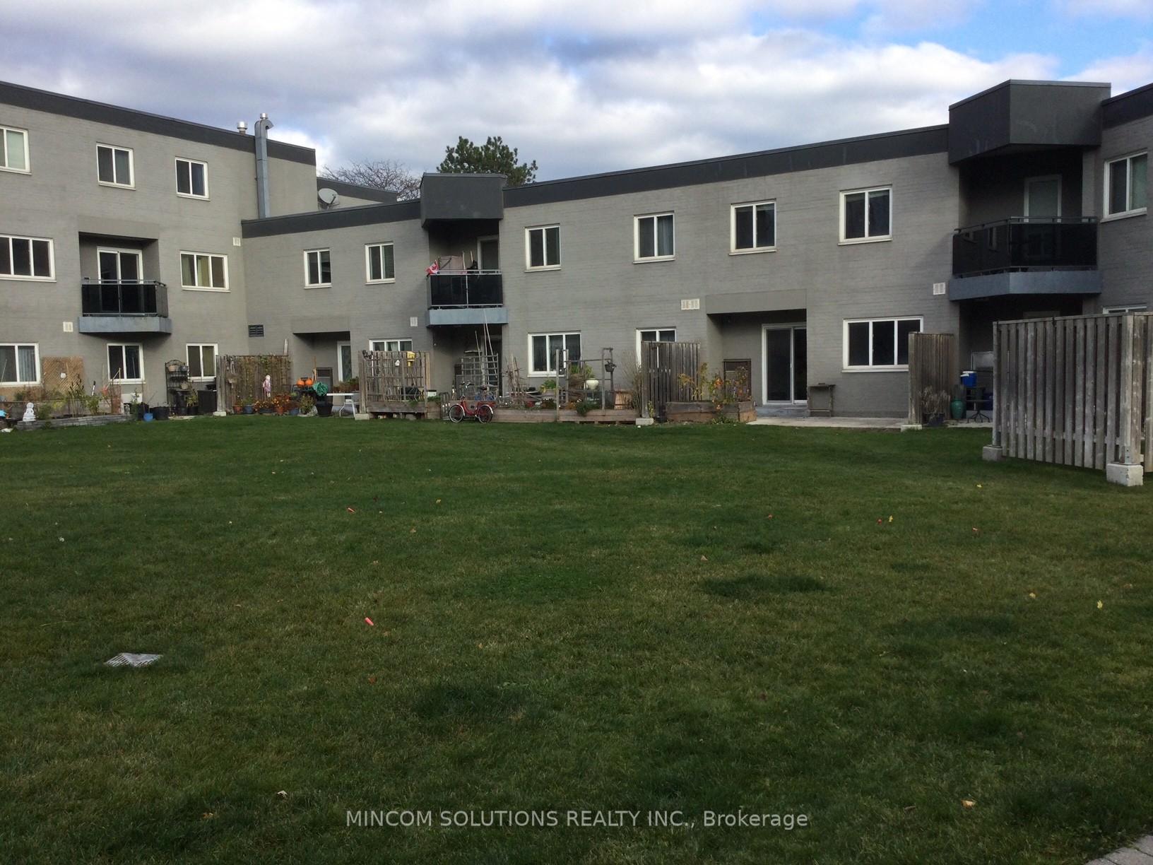 2 Bedrooms Condo at 2001 Bonnymede,  Mississauga For sale