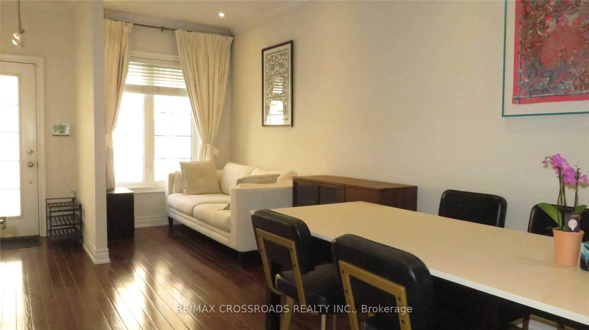 4 Bedrooms Condo at 20 Hargrave, Toronto For sale