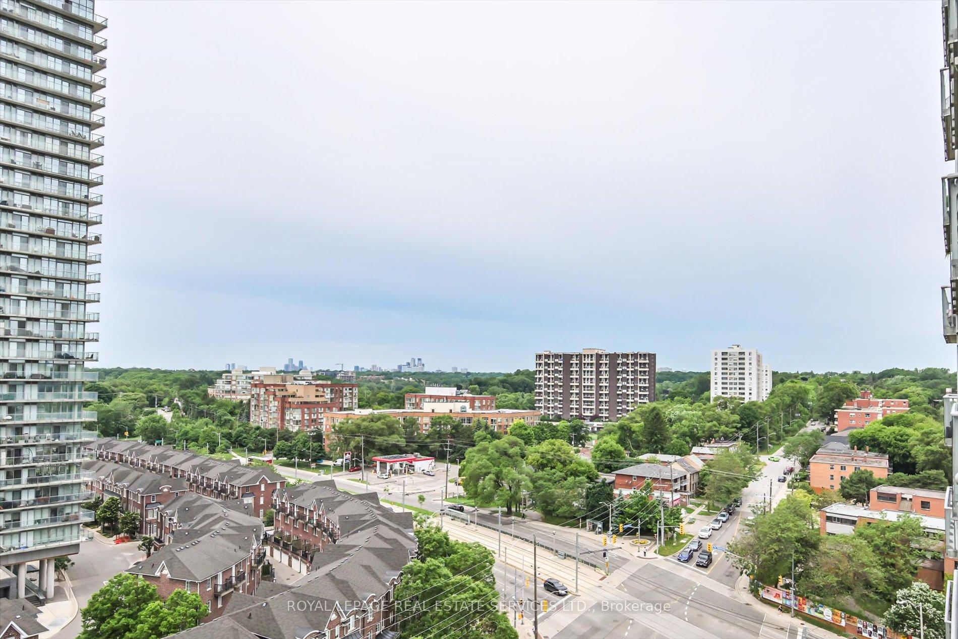 1 Bedroom Condo at 15 Windermere,  Toronto For sale