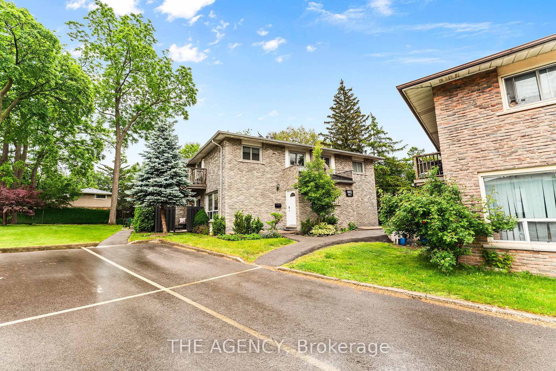 3 Bedrooms Condo at 965 Francis, Burlington For sale