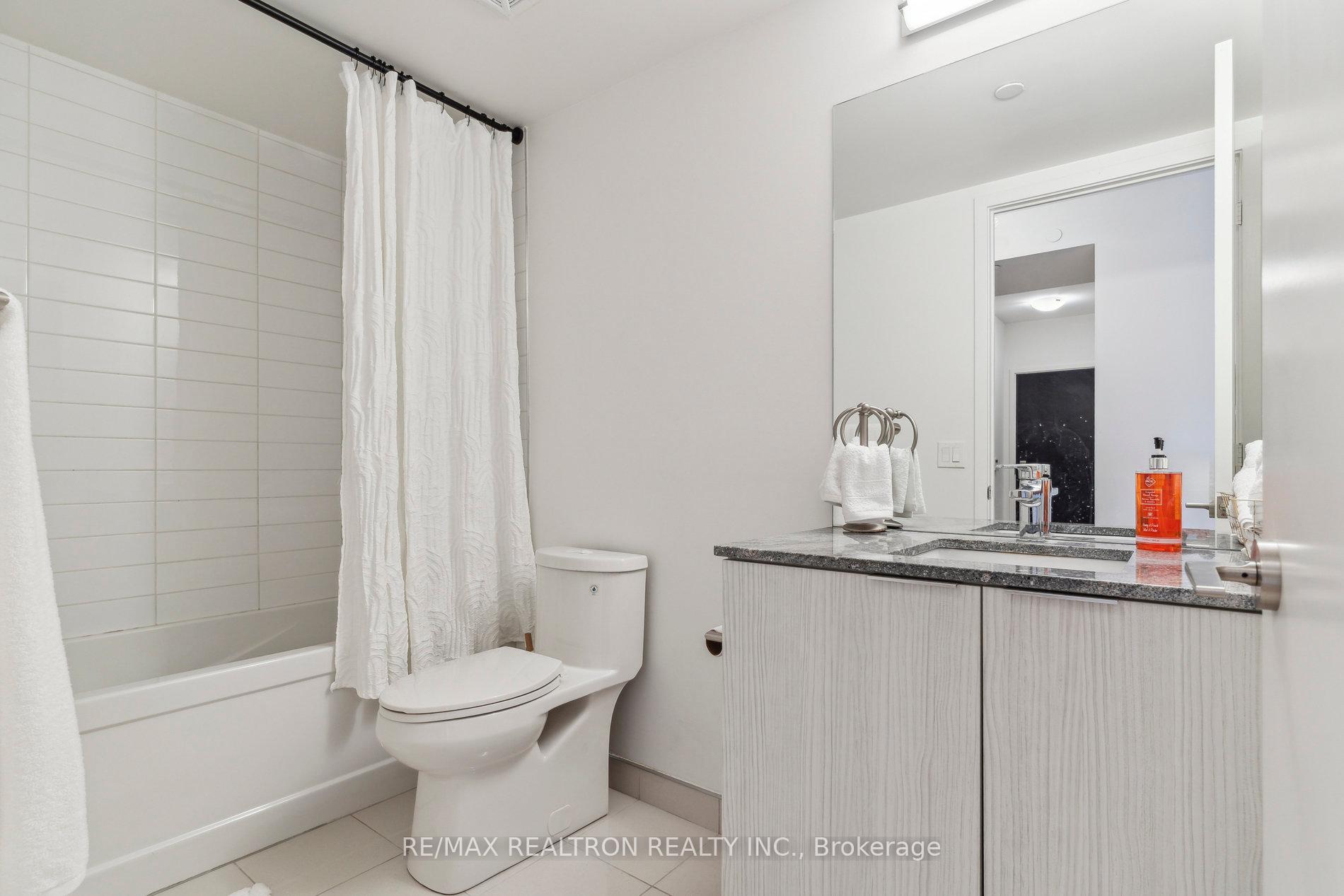 2 Bedrooms Condo at 158 Front, Toronto For sale