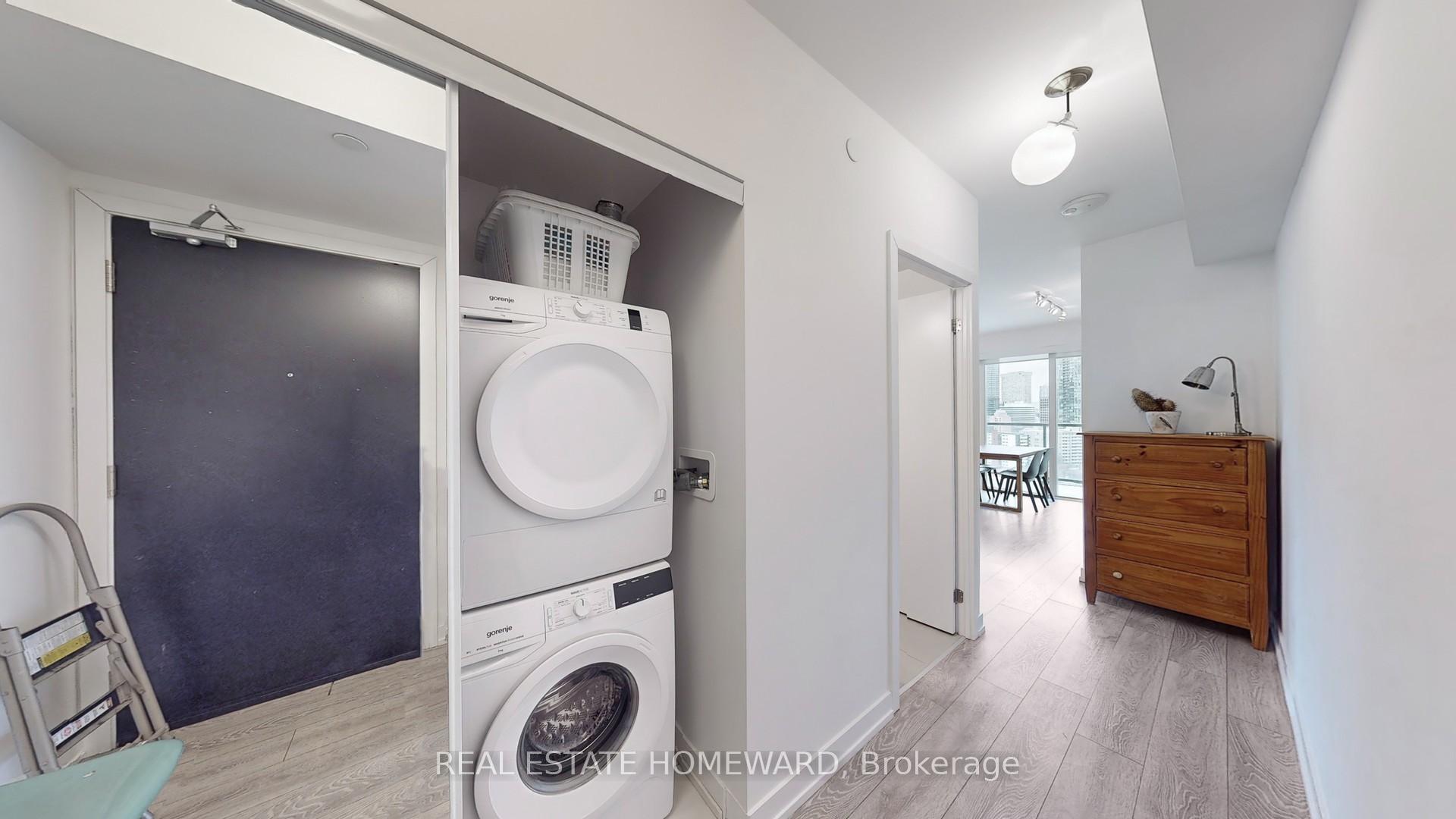 1 Bedroom Condo at 159 Wellesley,  Toronto For sale