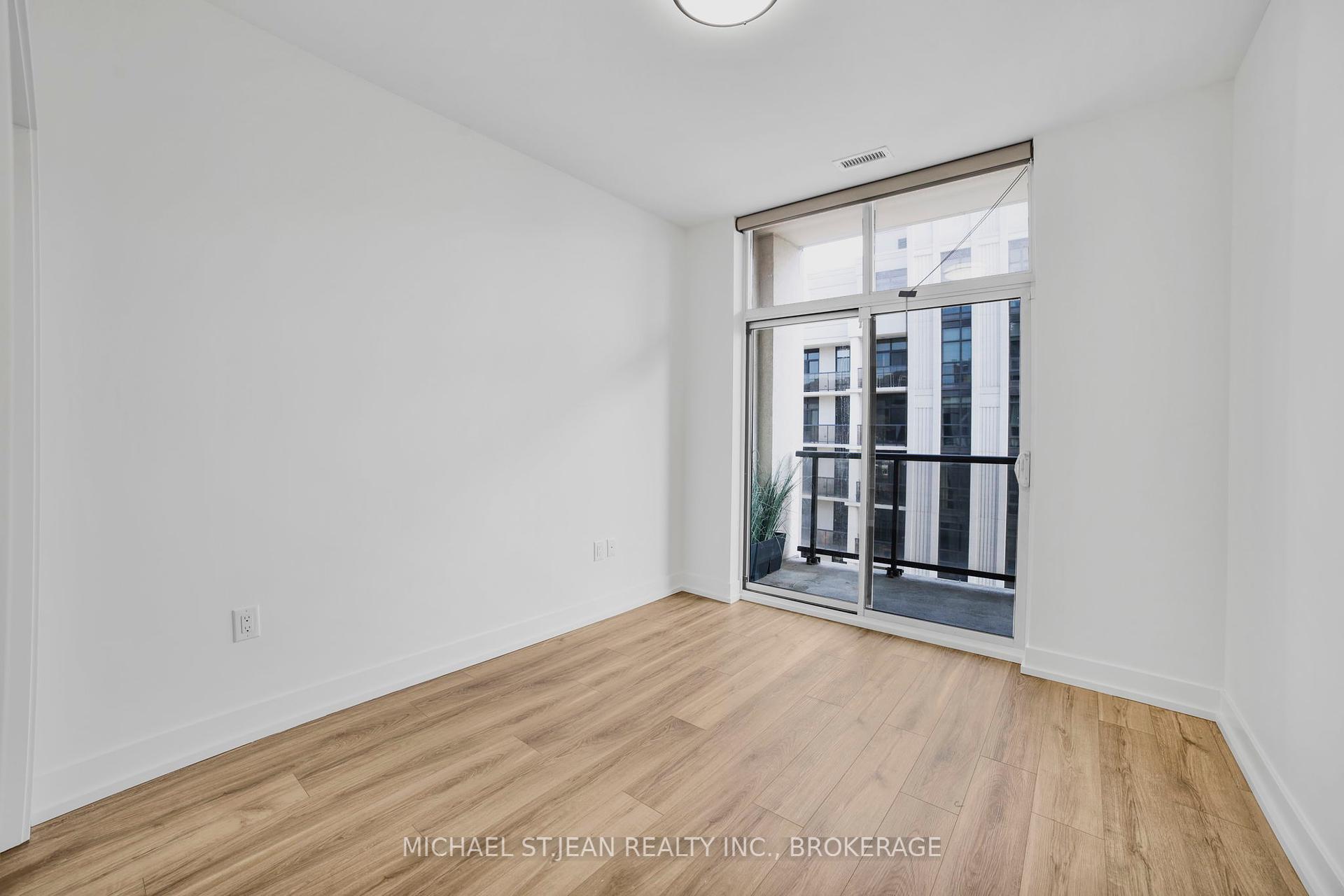 2 Bedrooms Condo at 90 Charlton,  Hamilton For sale