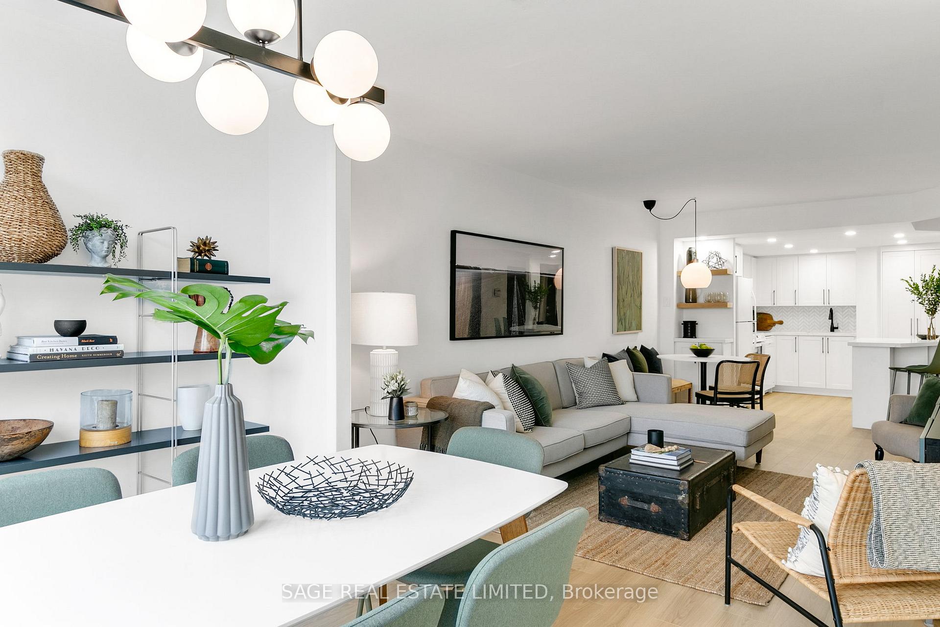 2 Bedrooms Condo at 15 Maitland, Toronto For sale