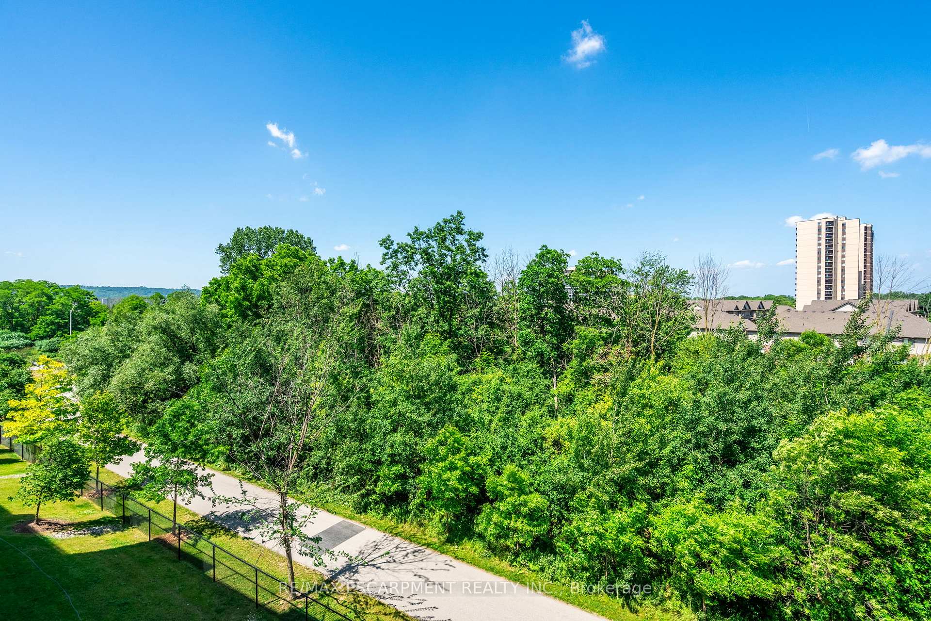 2 Bedrooms Condo at 125 Shoreview, Hamilton For sale