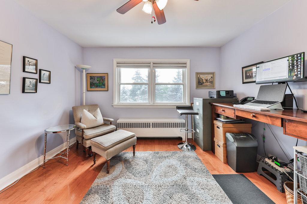 2 Bedrooms Co-op at 288 Reynolds,  Oakville For sale