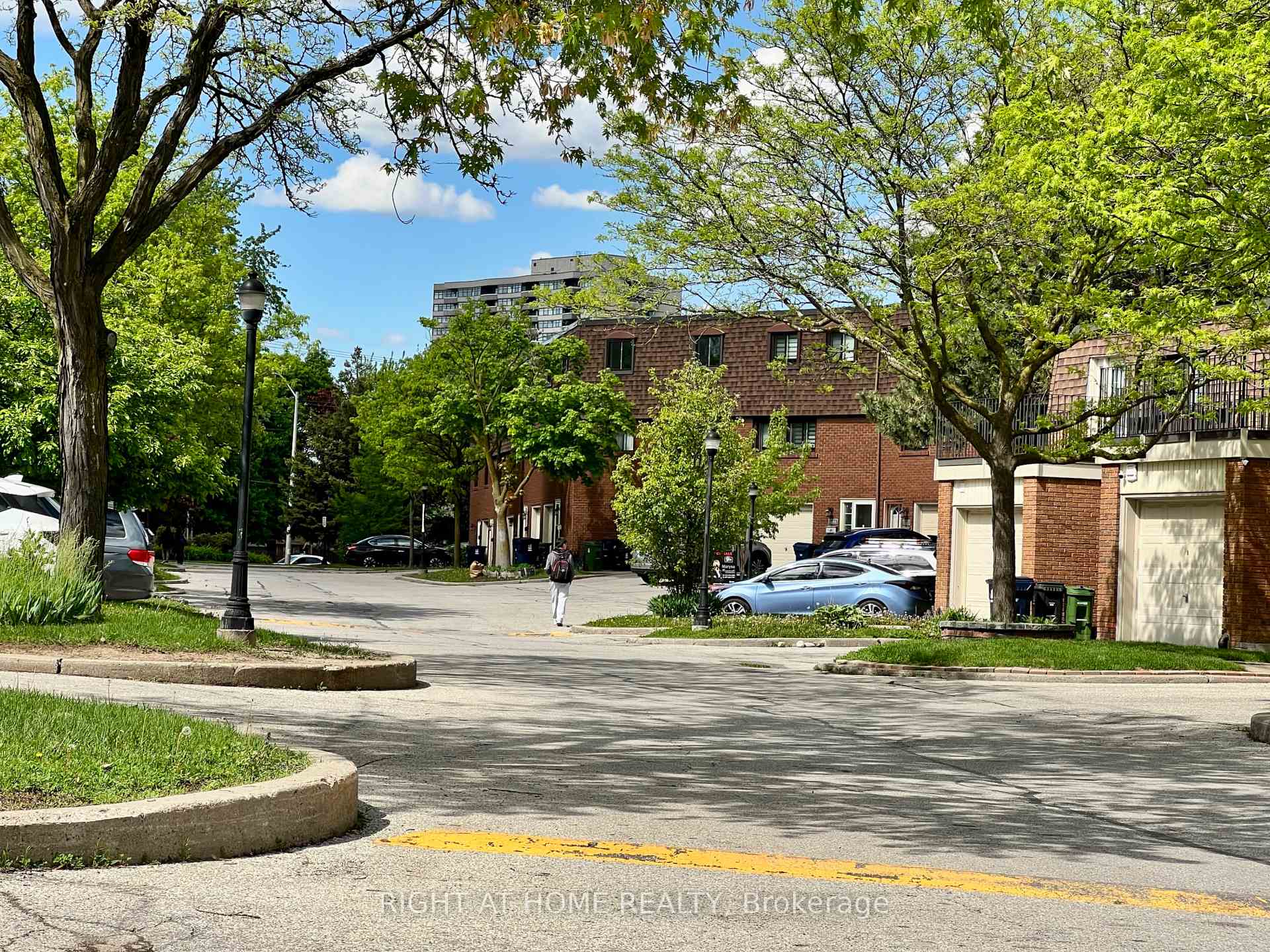 4 Bedrooms Condo at 286 Sprucewood, Toronto For sale