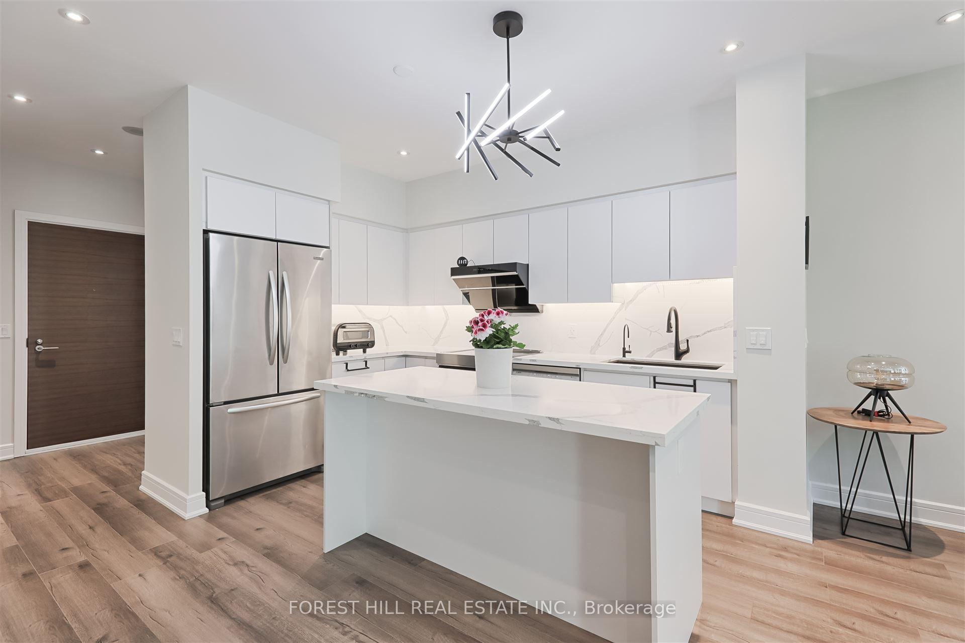 4 Bedrooms Condo at 35 Brian Peck, Toronto For sale