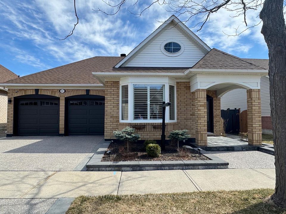 1641 Allan Cres