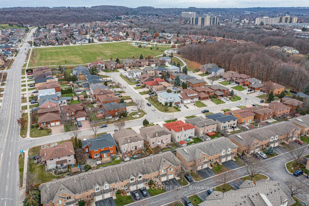 3 Bedrooms Condo at 2774 King,  Hamilton For sale