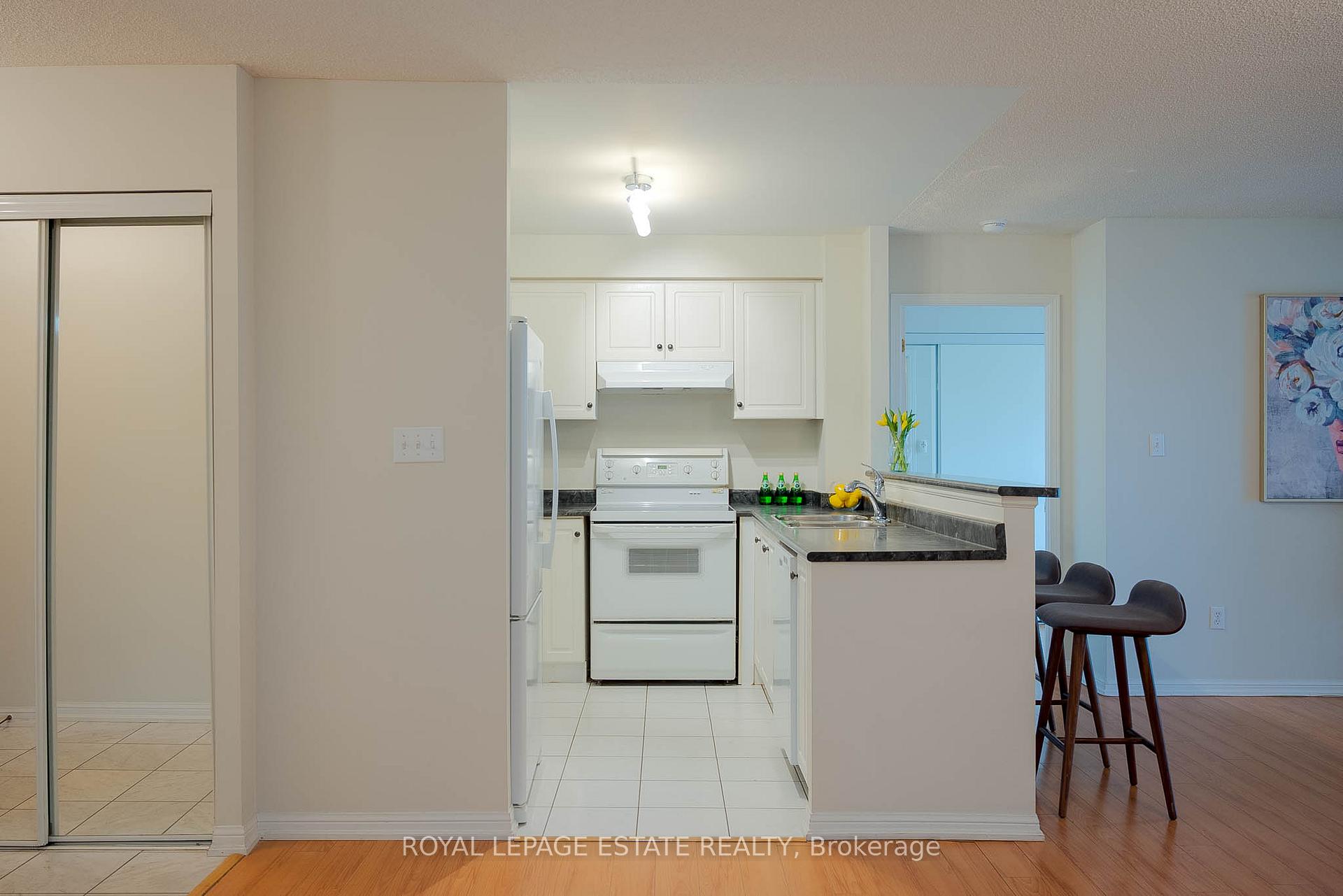 3 Bedrooms Condo at 23 Lorraine,  Toronto For sale