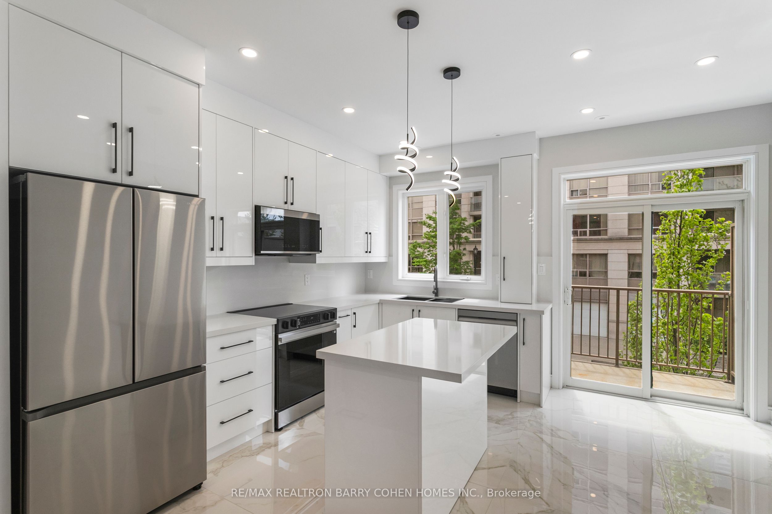 21 Galleria Parkway, #21