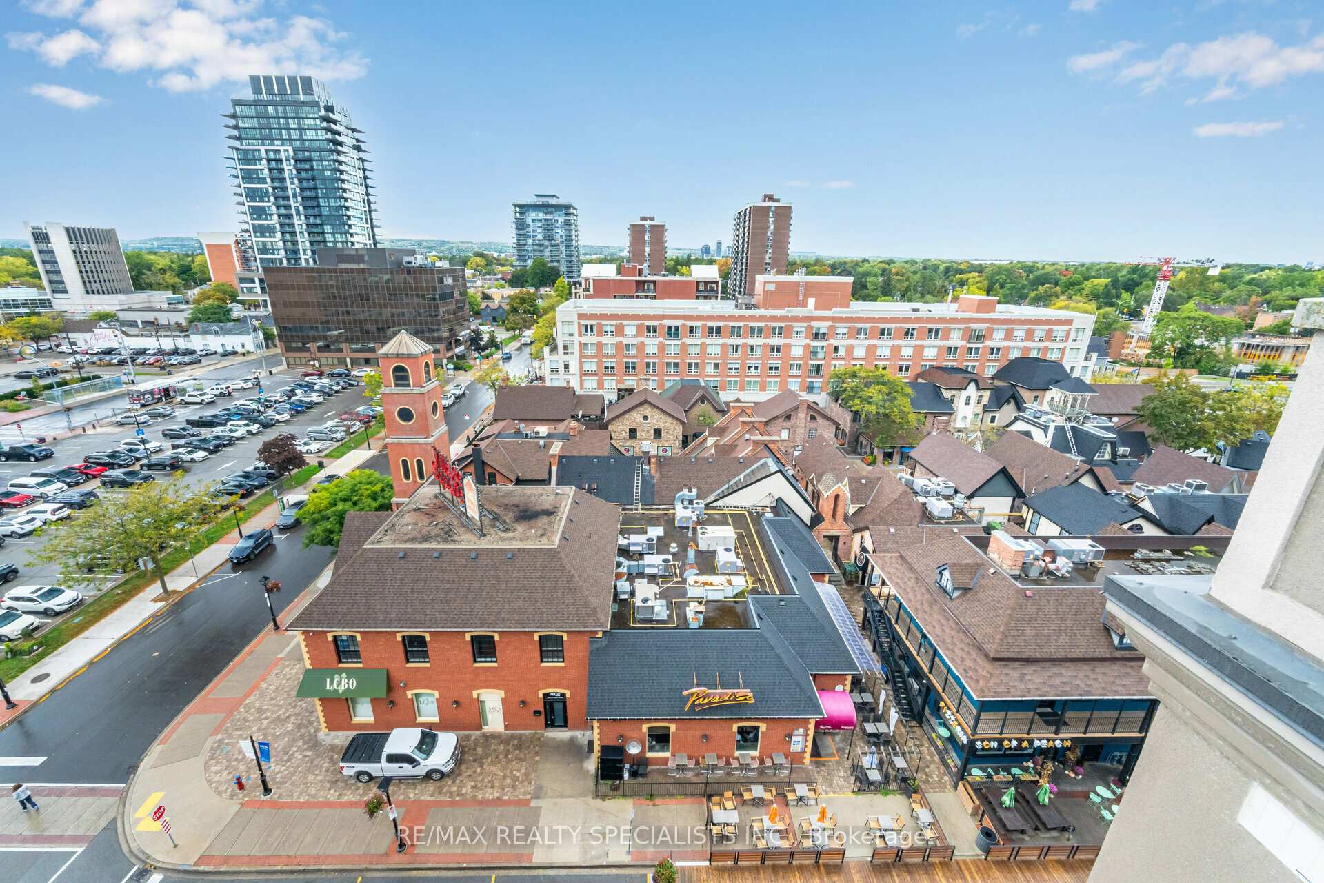 3 Bedrooms Condo at 399 Elizabeth, Burlington For sale