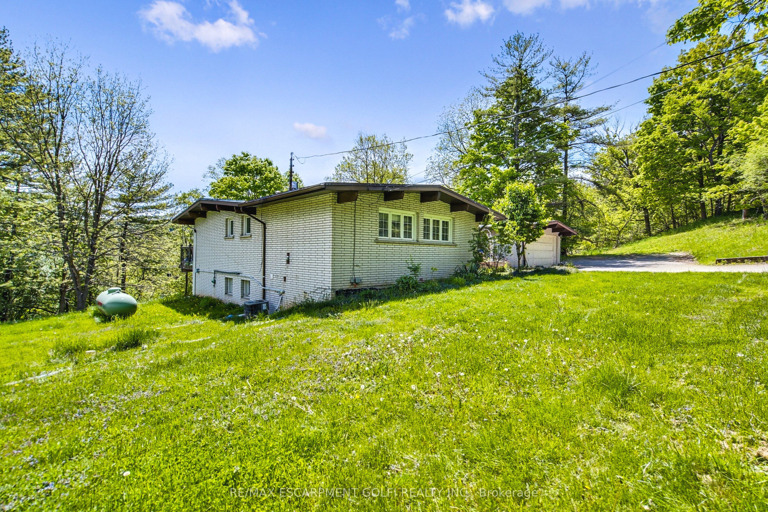 932 OLD DUNDAS Road