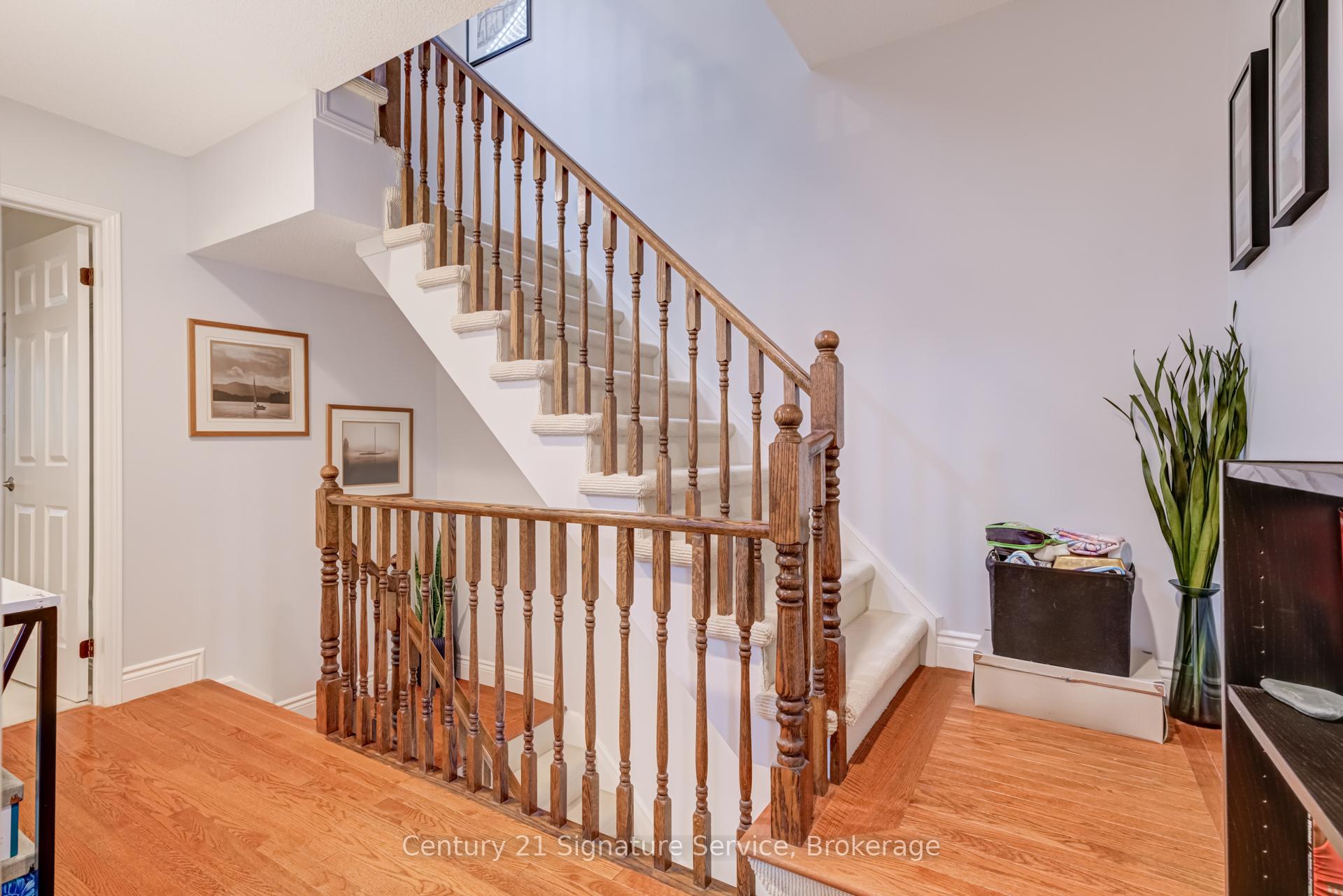 3 Bedrooms Condo at 2230 Walkers, Burlington For sale