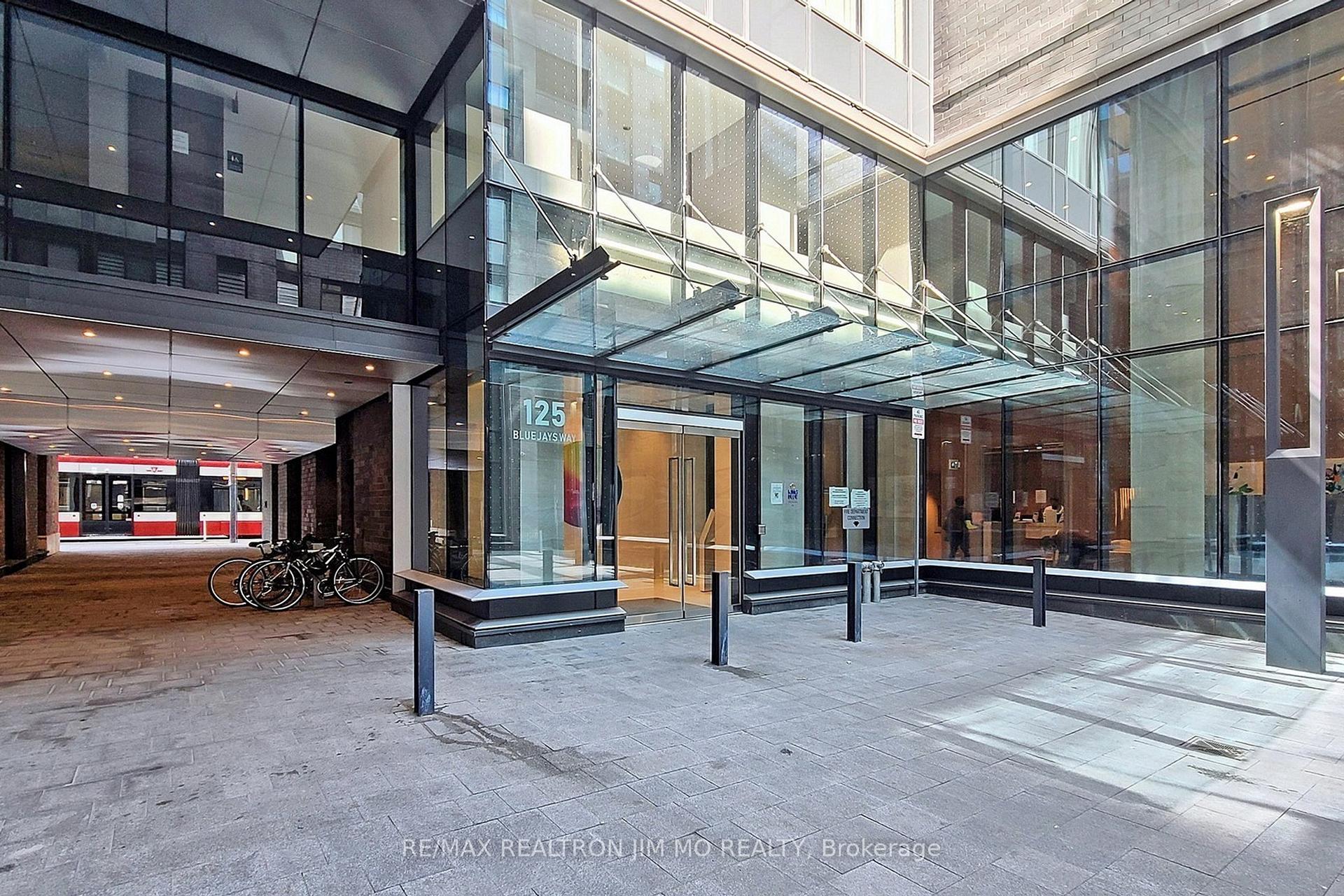 1 Bedroom Condo at 125 Blue Jays,  Toronto For sale