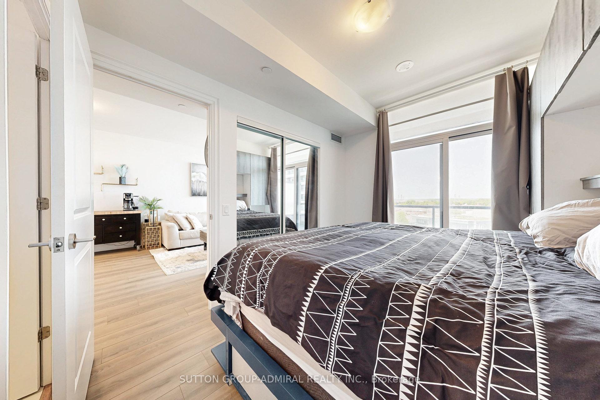 2 Bedrooms Condo at 20 Gatineau, Vaughan For sale