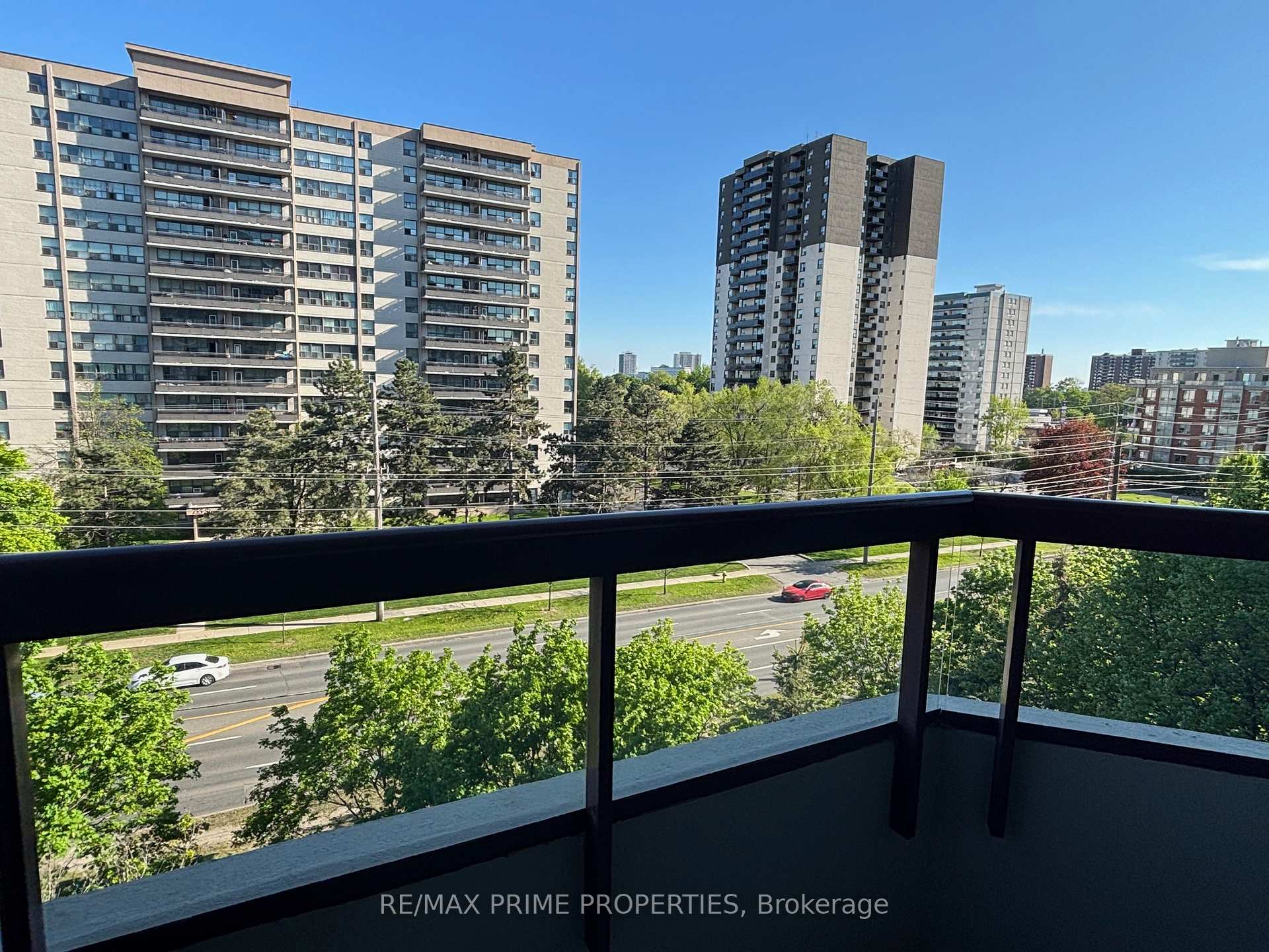 2 Bedrooms Condo at 91 Townsgate, Vaughan For sale