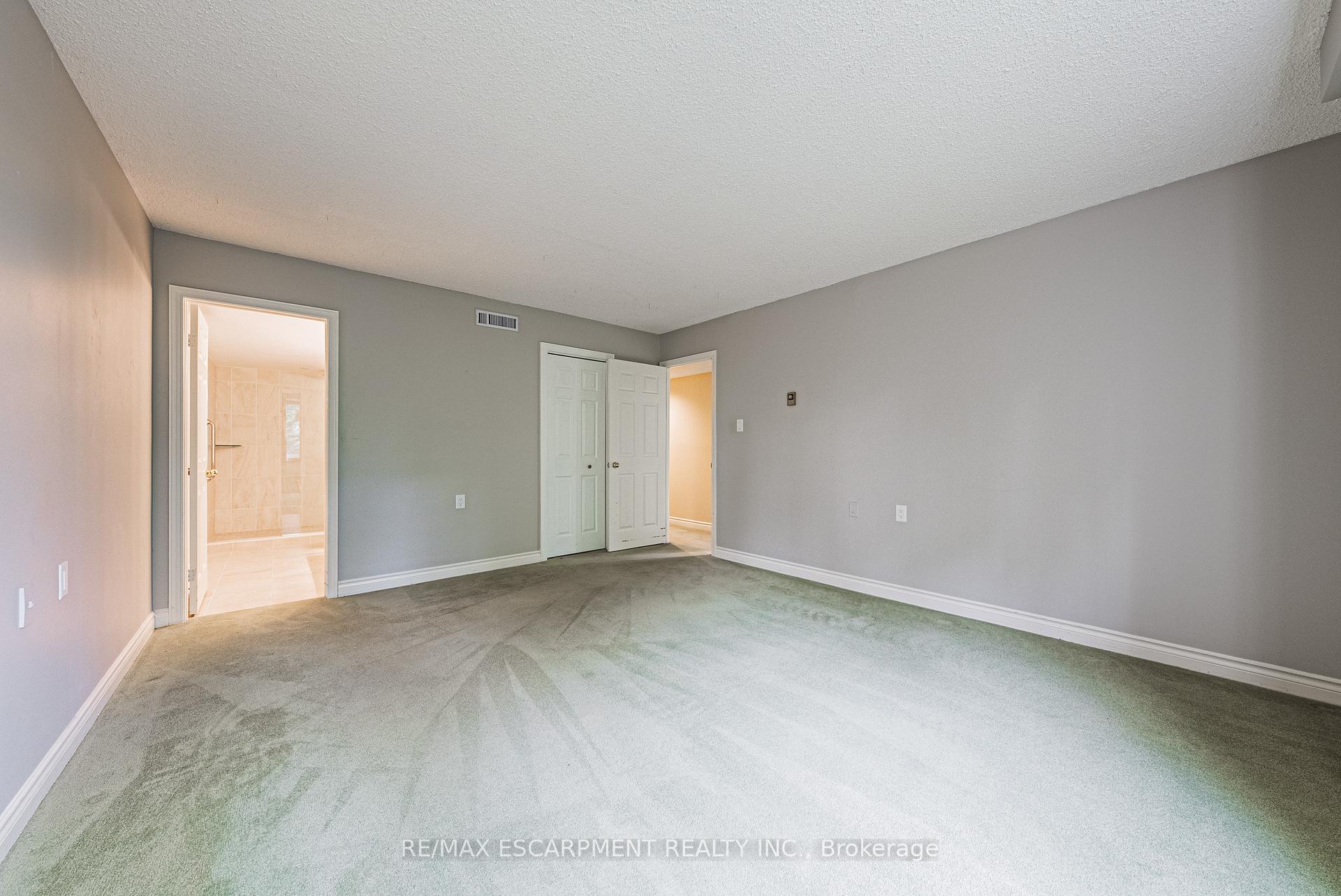 3 Bedrooms Condo at 150 WILSON, Hamilton For sale