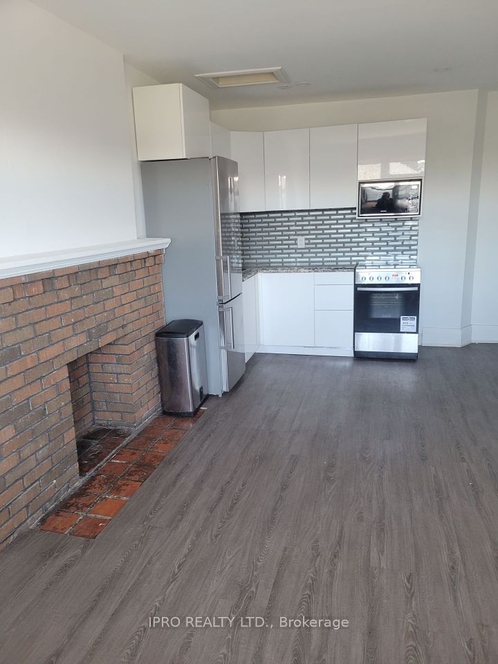 719 Coxwell