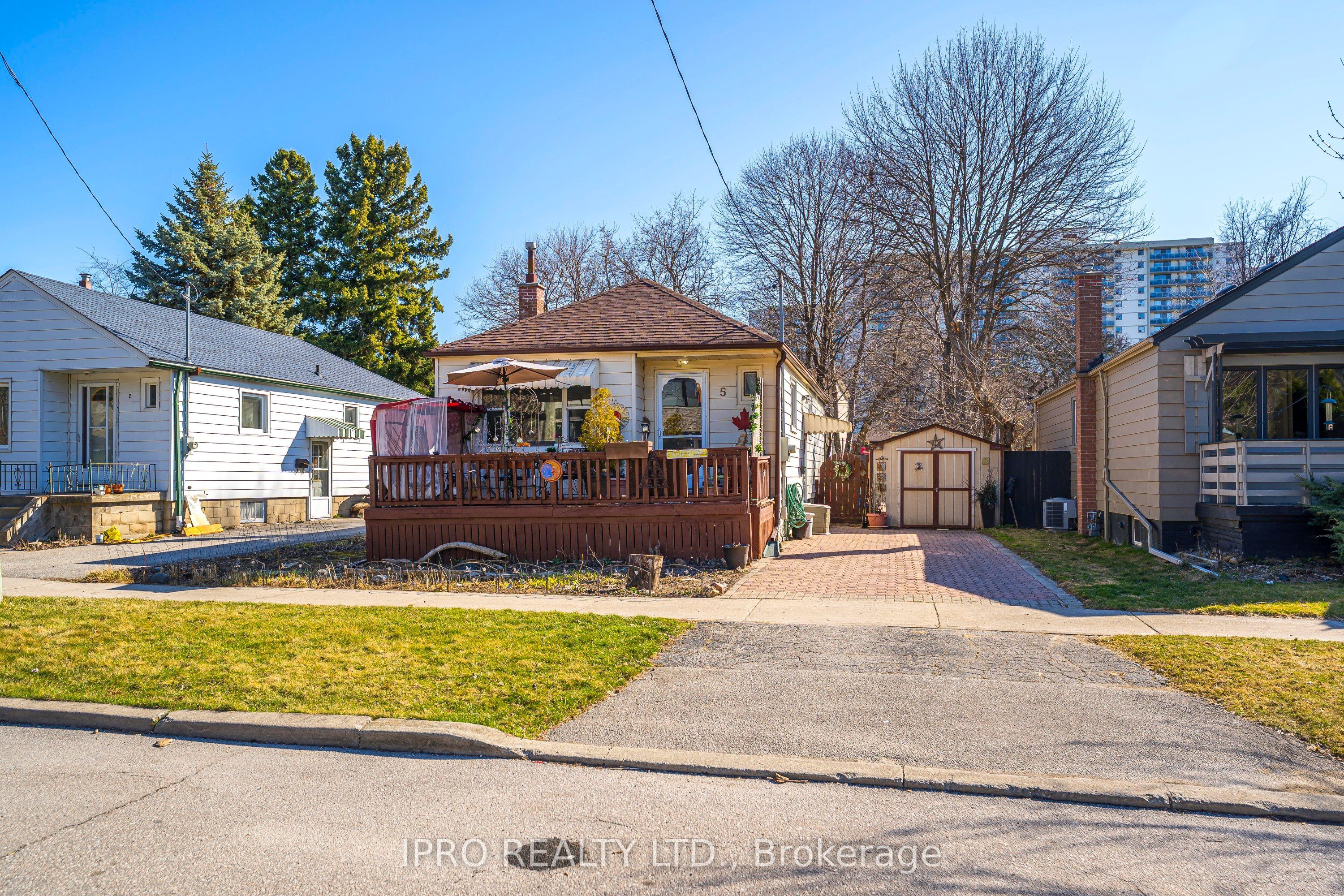 5 Westbourne Avenue, Toronto, ON M1L 2X8