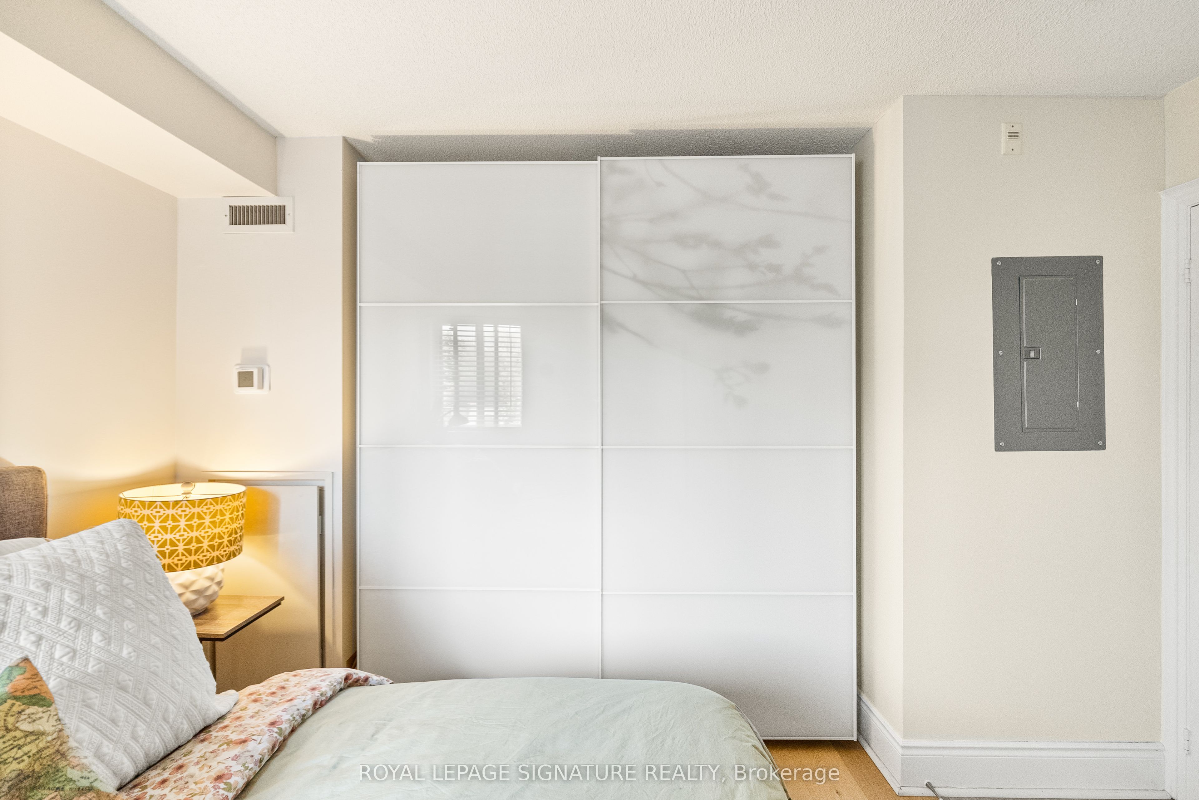 437 Roncesvalles Avenue, #423