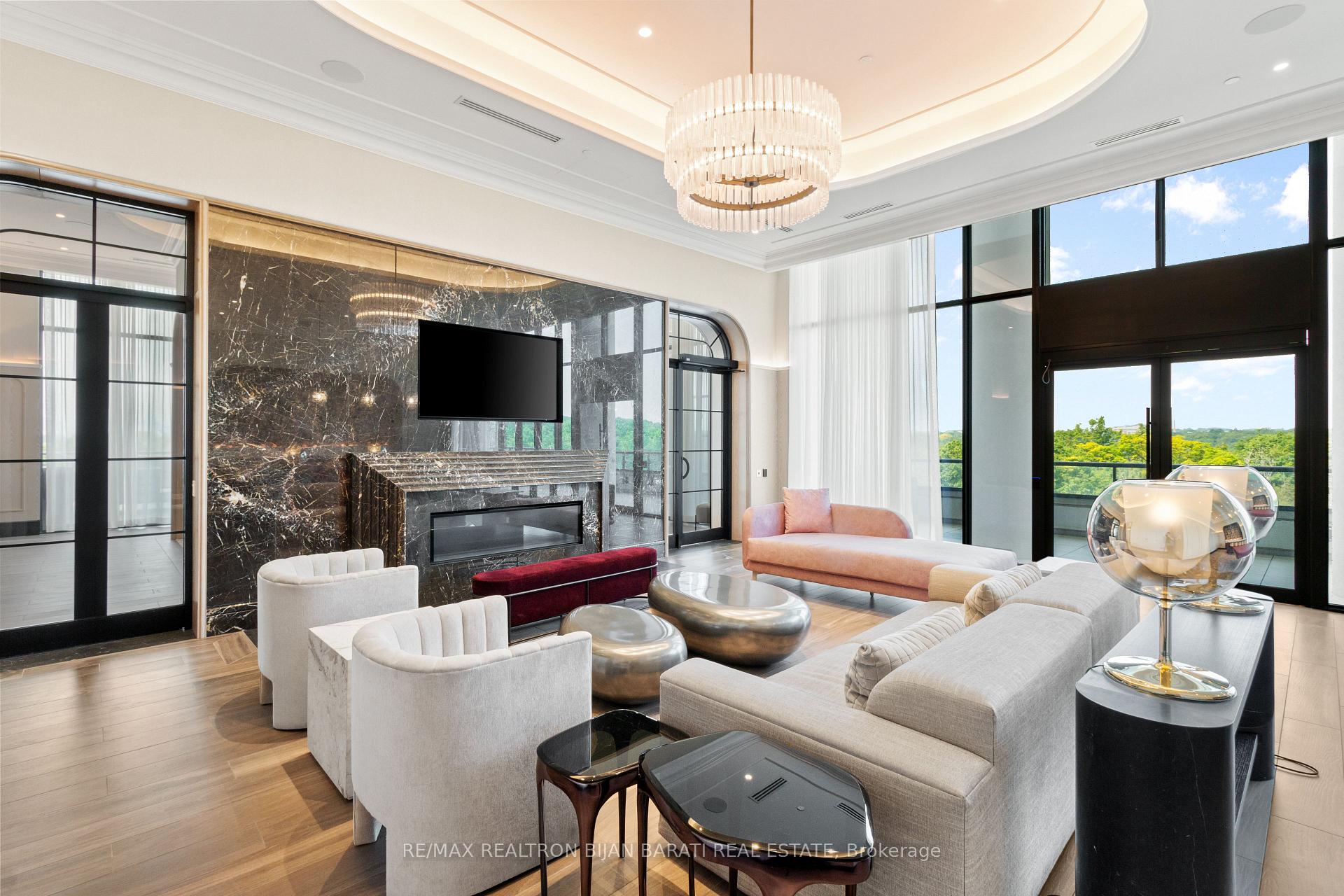 3 Bedrooms Condo at 10 Inn On The Park, Toronto For sale