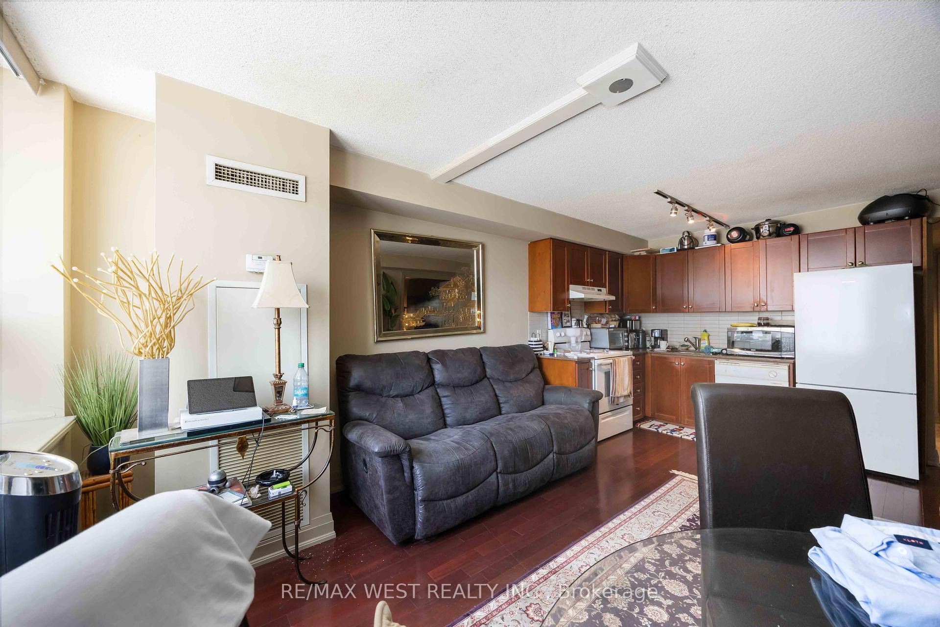 1 Bedroom Condo at 2737 Keele, Toronto For sale
