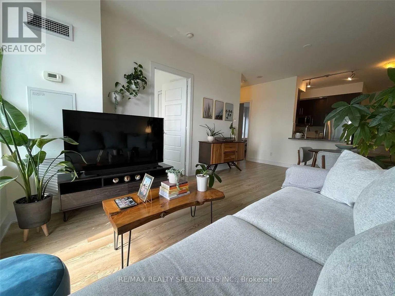2 Bedrooms Condo at 28 Linden, Toronto For sale