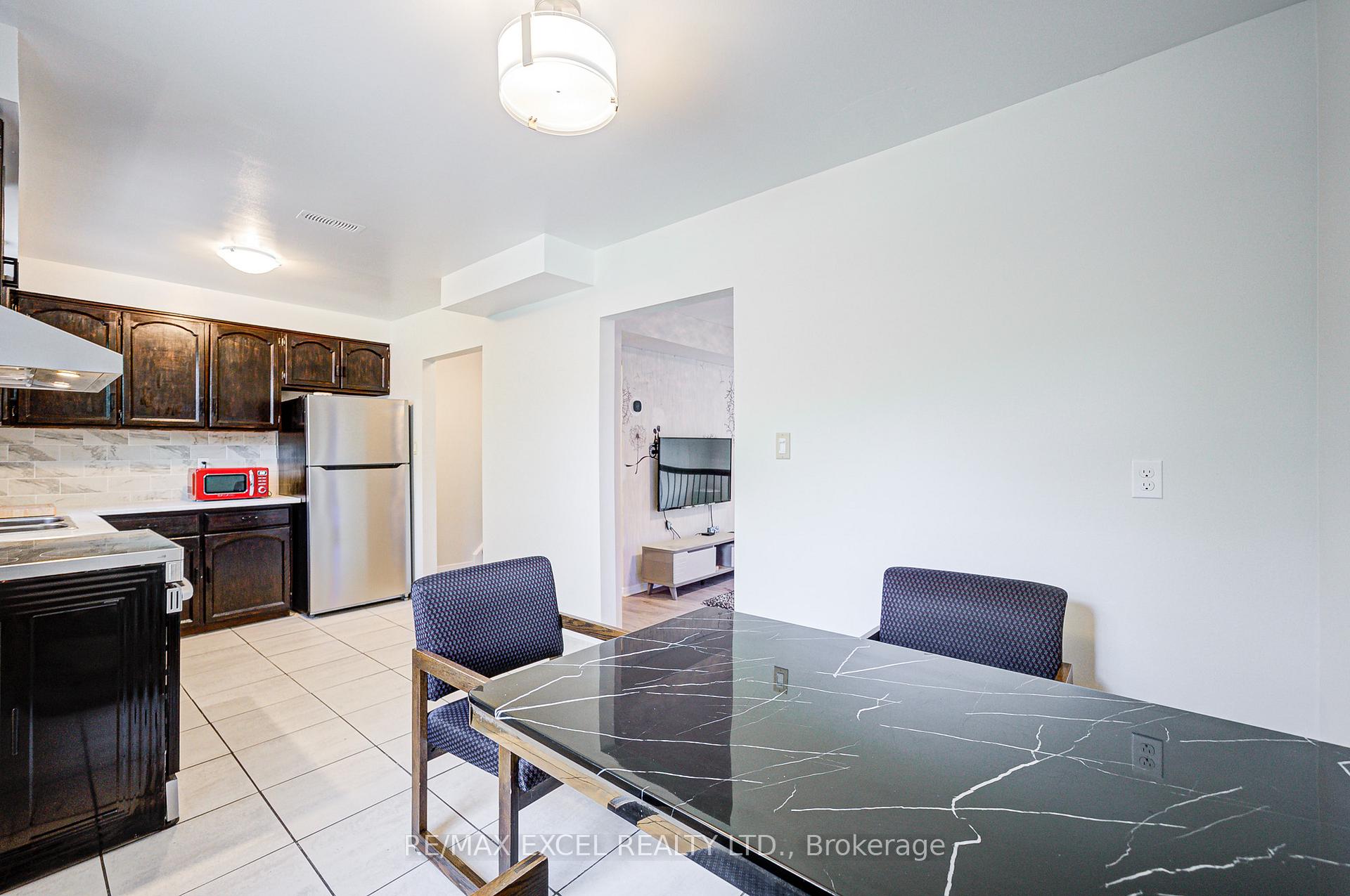 3 Bedrooms Condo at 20 Crockamhill, Toronto For sale