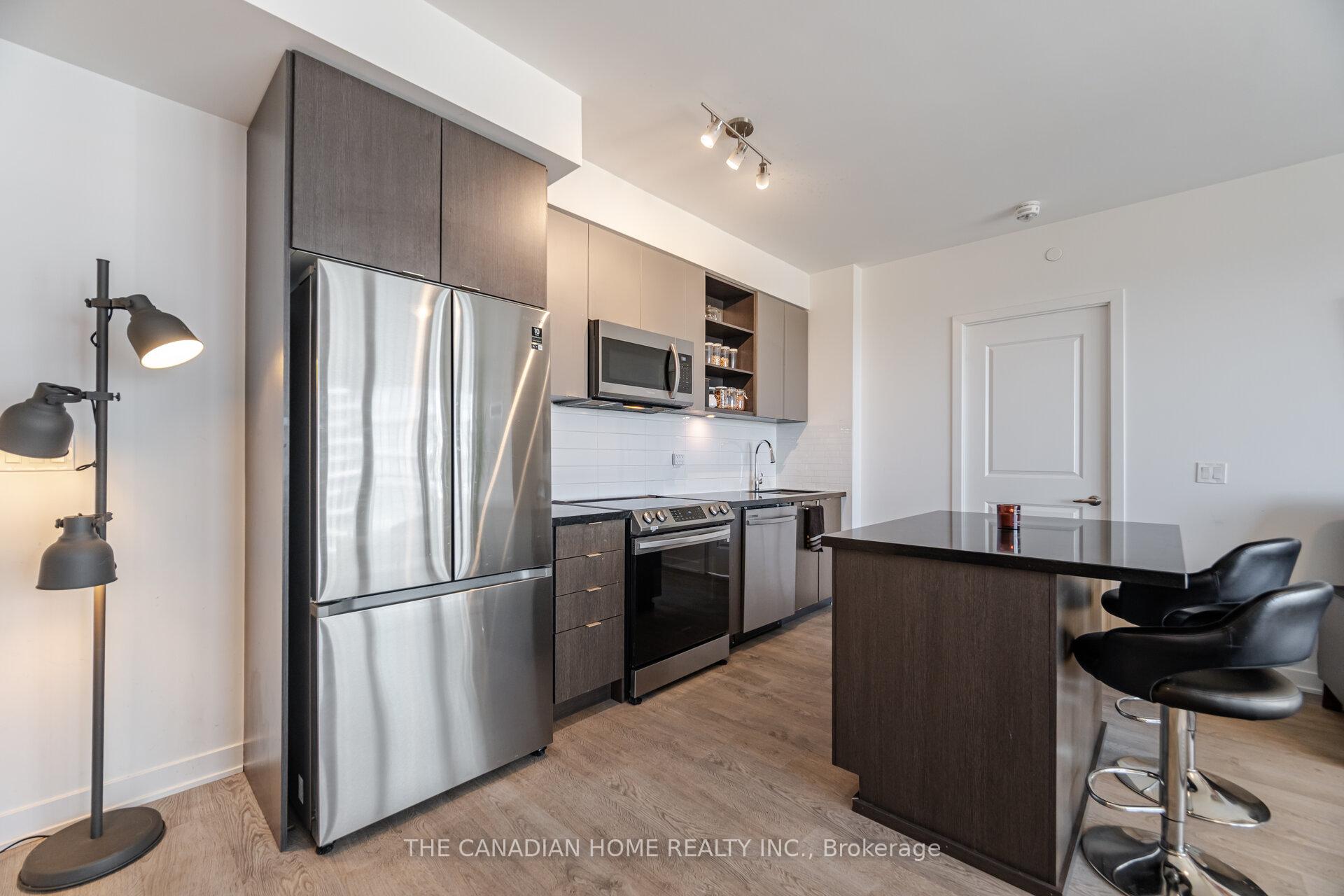 3 Bedrooms Condo at 4655 Metcalfe, Mississauga For sale