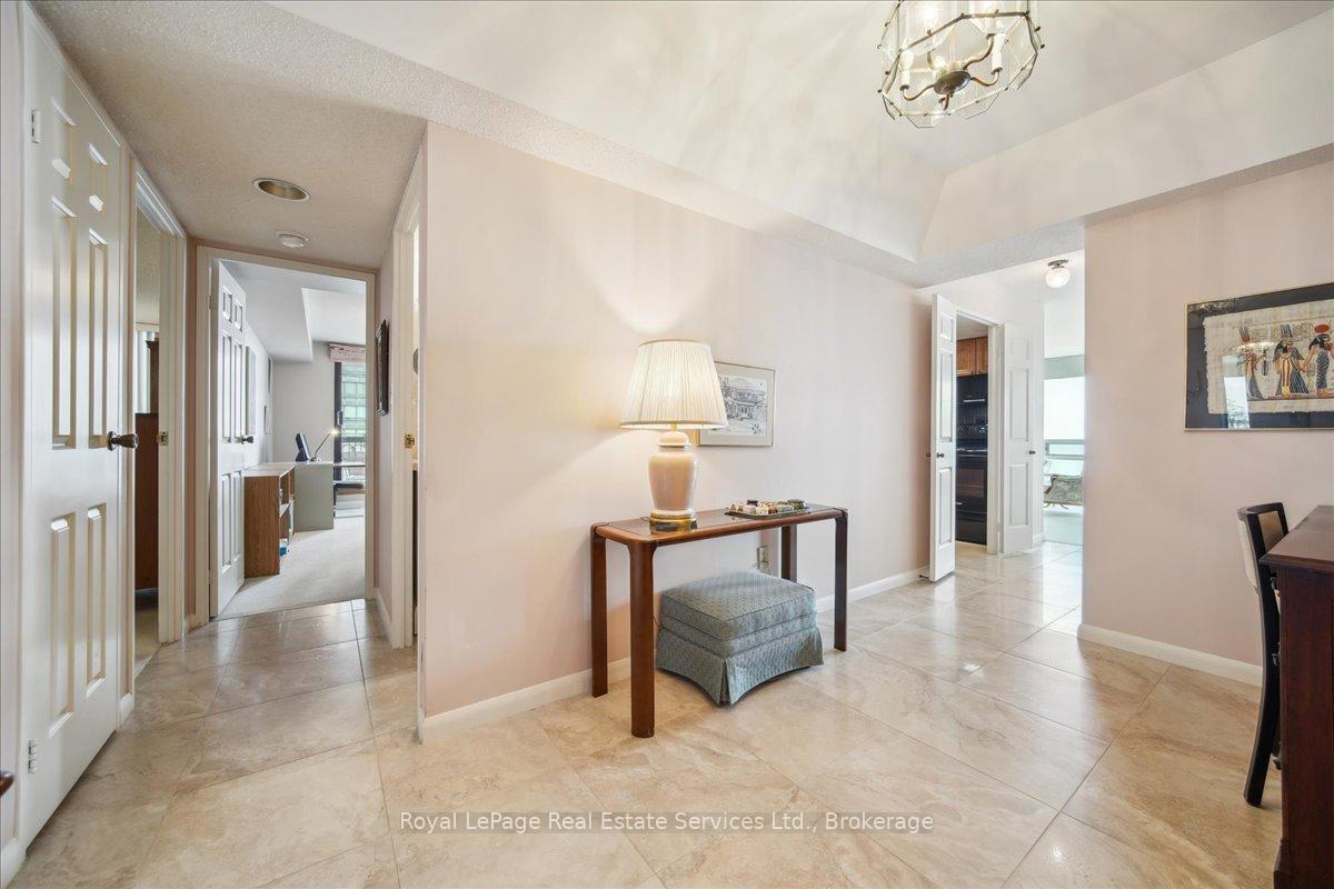 2 Bedrooms Condo at 2180 Marine, Oakville For sale