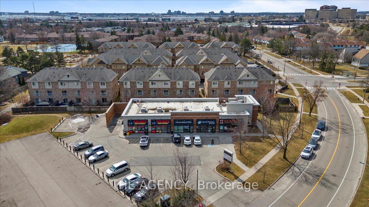 3 Bedrooms Condo at 6625 Falconer, Mississauga For sale