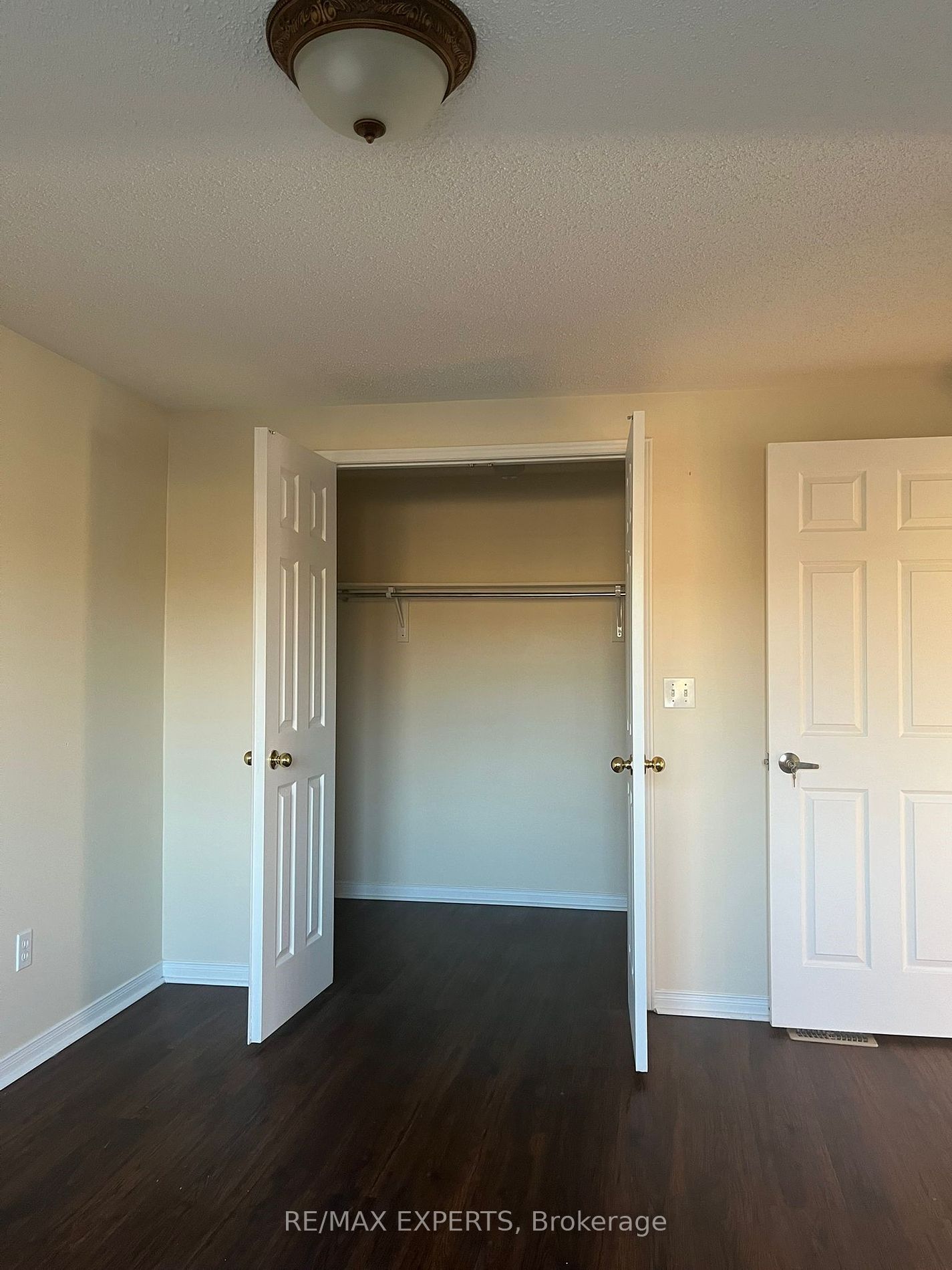 546 Aldershot Drive