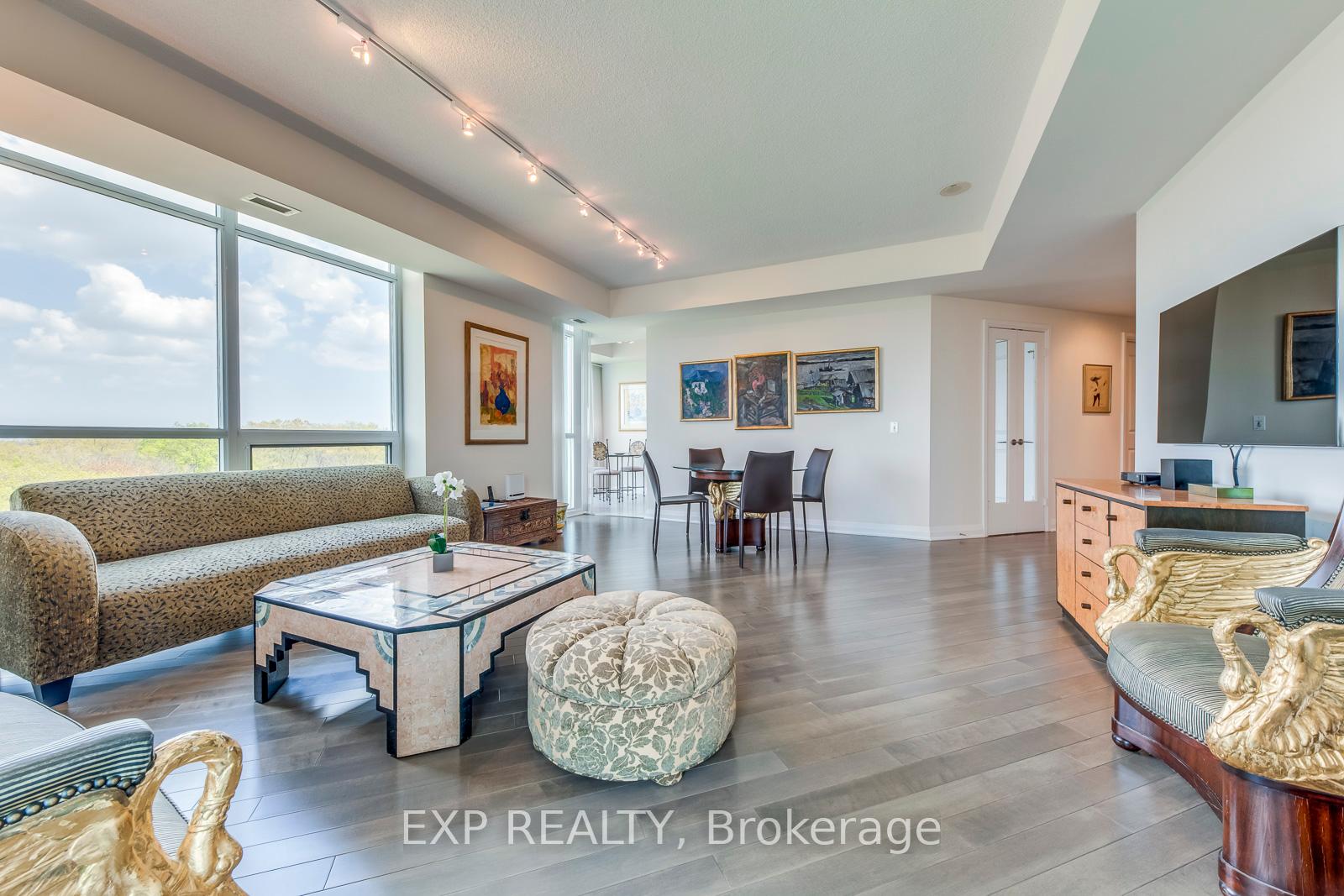 3 Bedrooms Condo at 1055 Southdown, Mississauga For sale