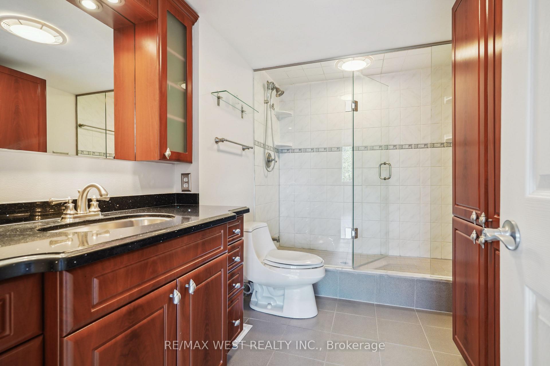 2 Bedrooms Condo at 256 Jarvis, Toronto For sale