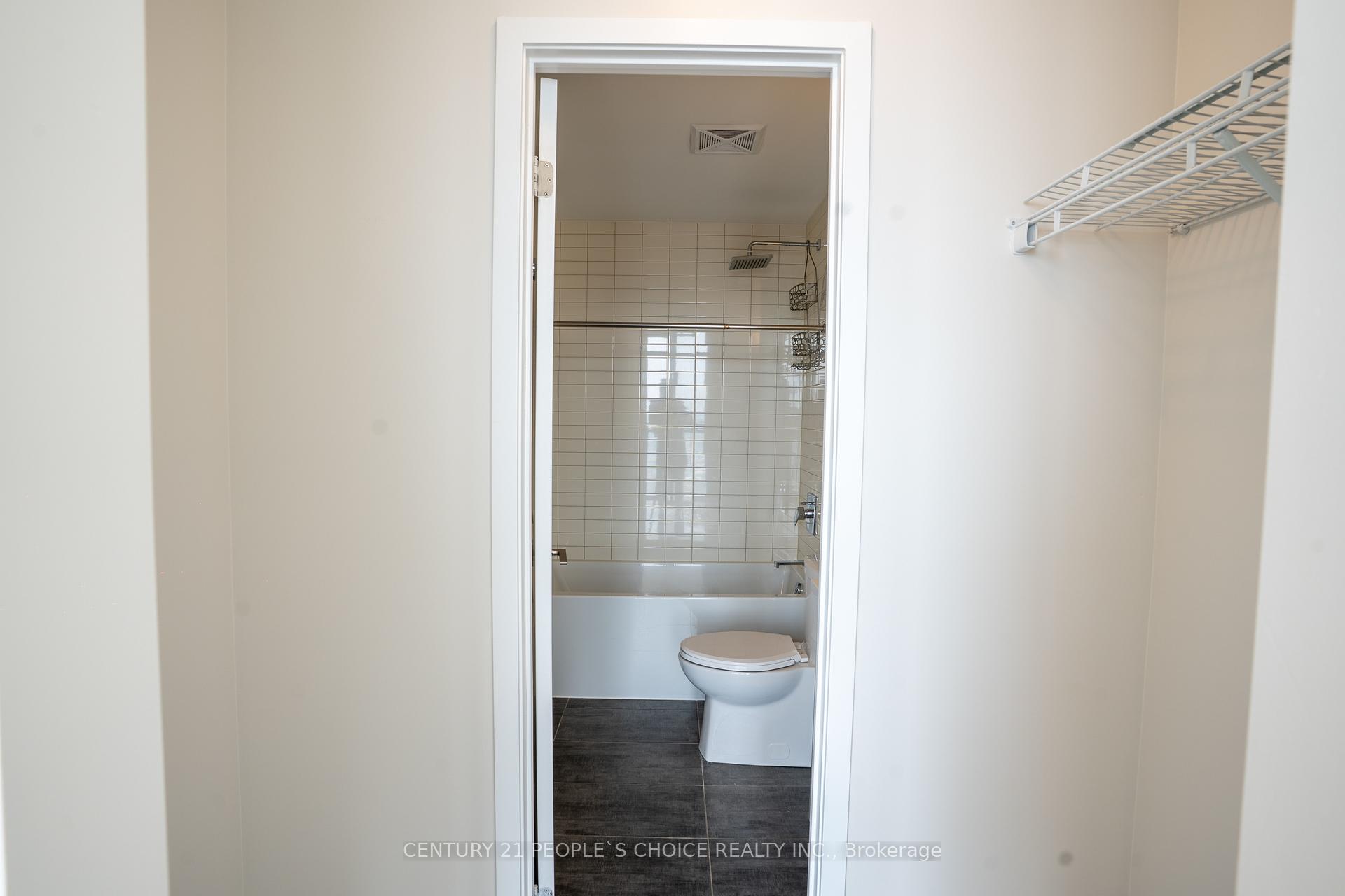 3 Bedrooms Condo at 2908 Highway 7, Vaughan For sale